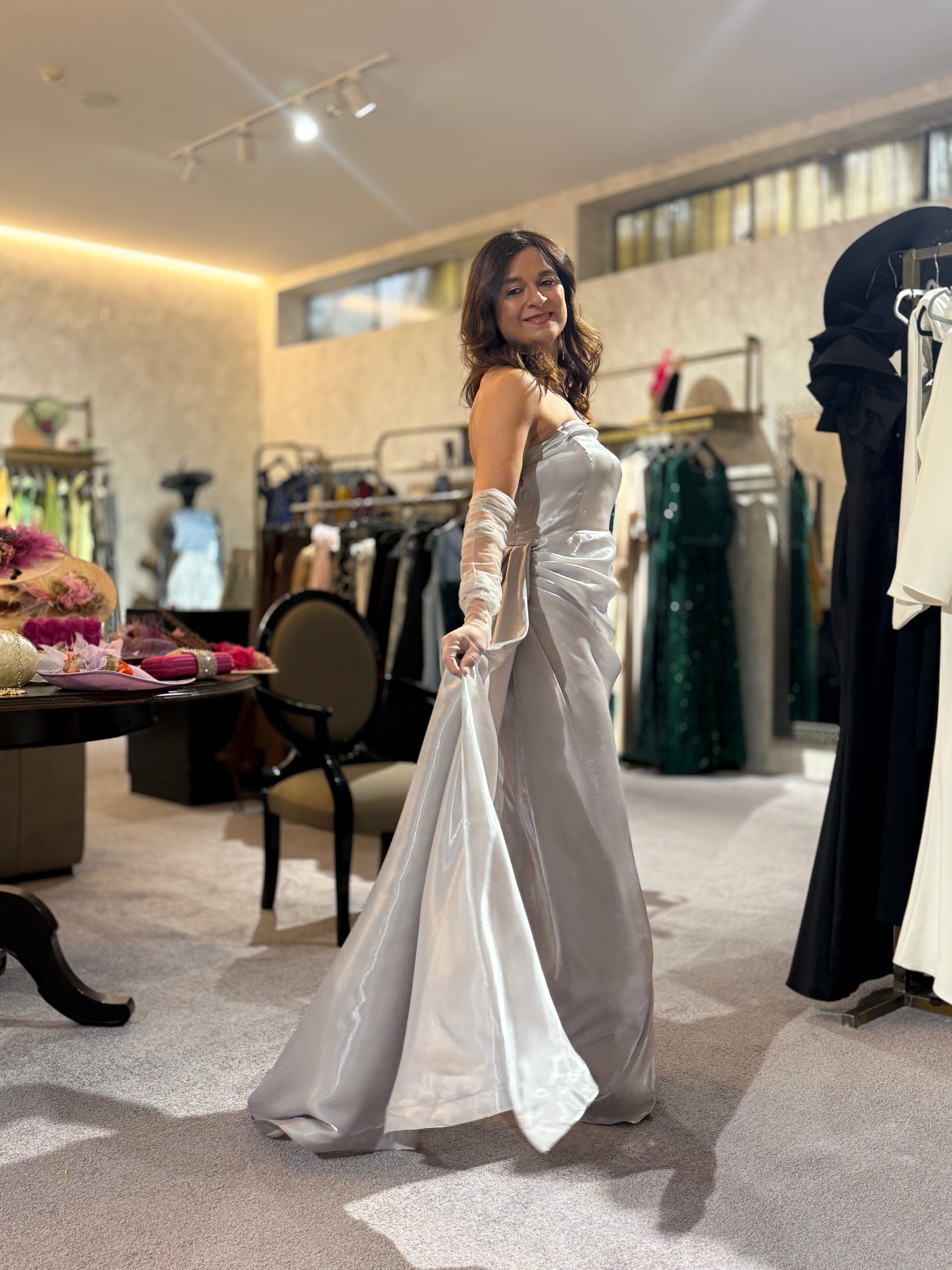 VESTIDO DE LUVAS
