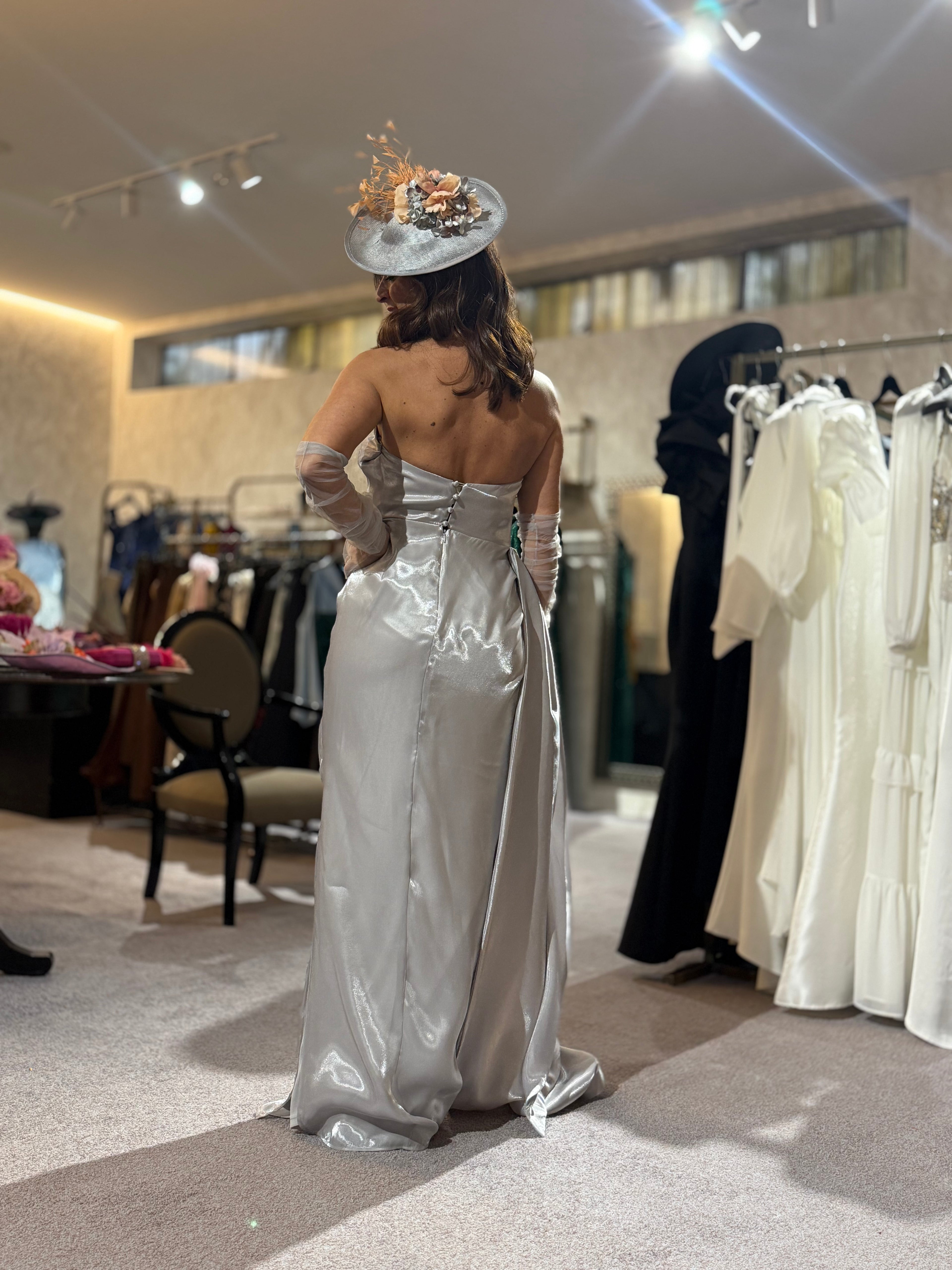 VESTIDO DE LUVAS