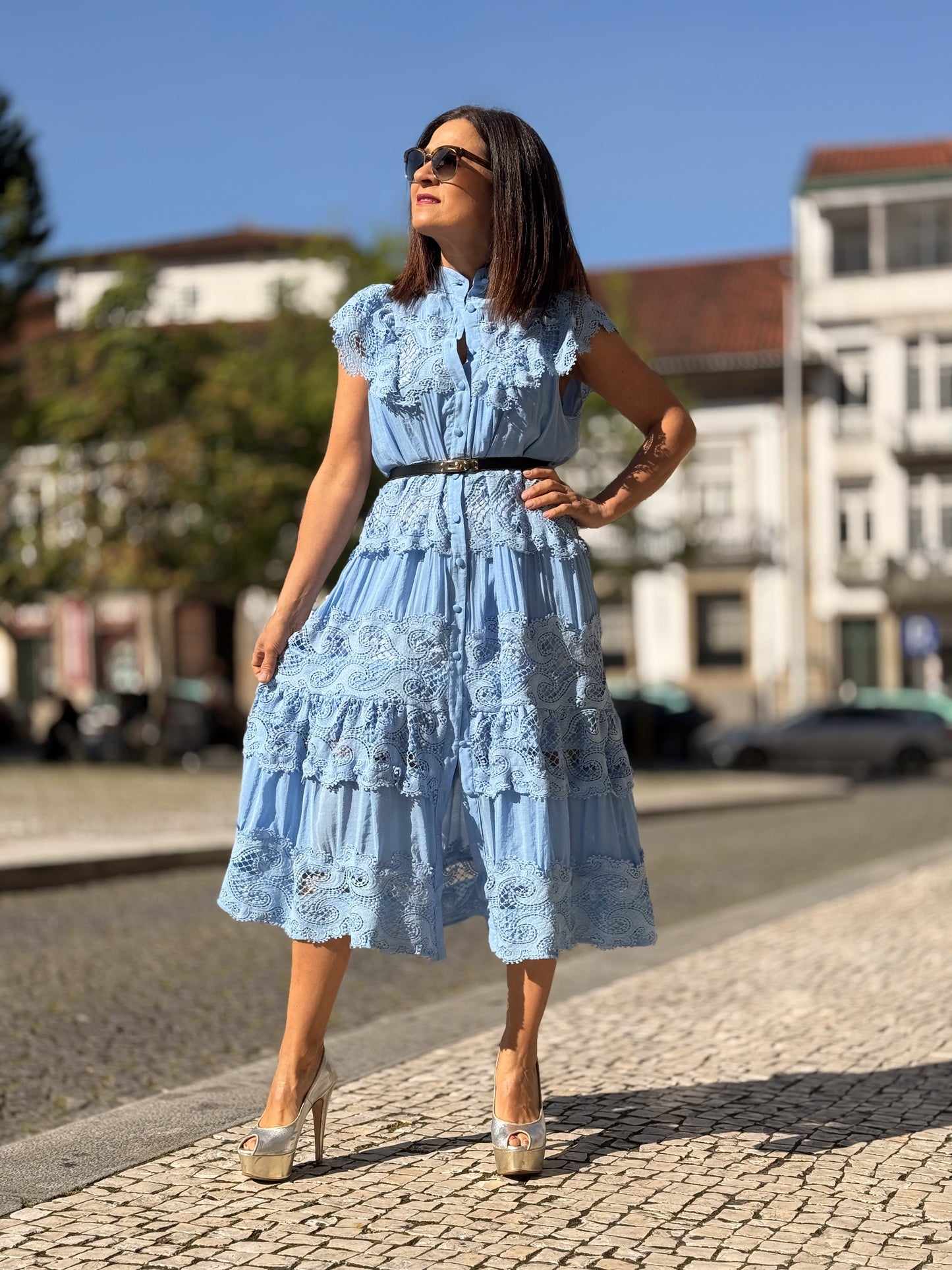 Camiseiro renda  com cinto midi