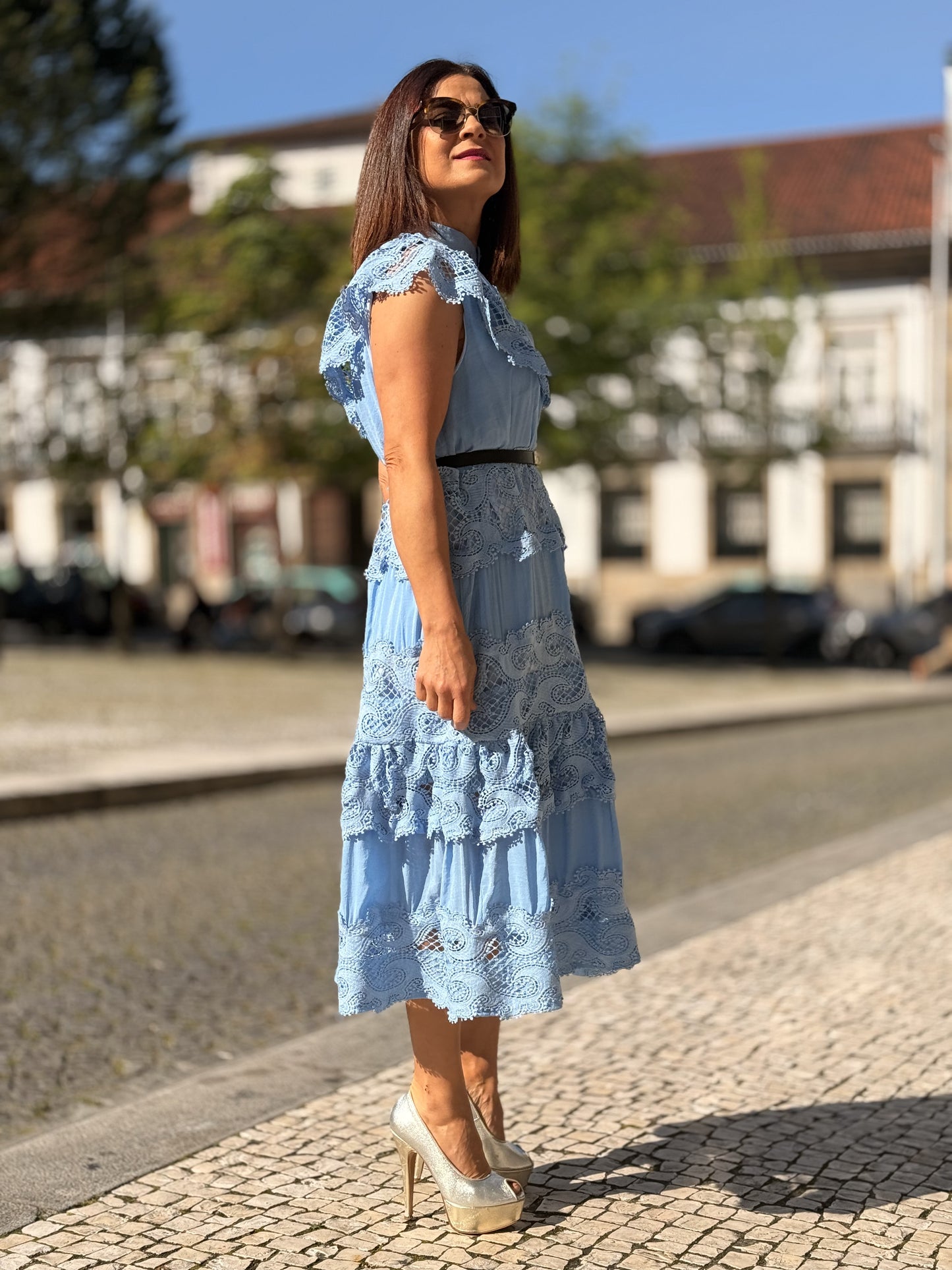 Camiseiro renda  com cinto midi
