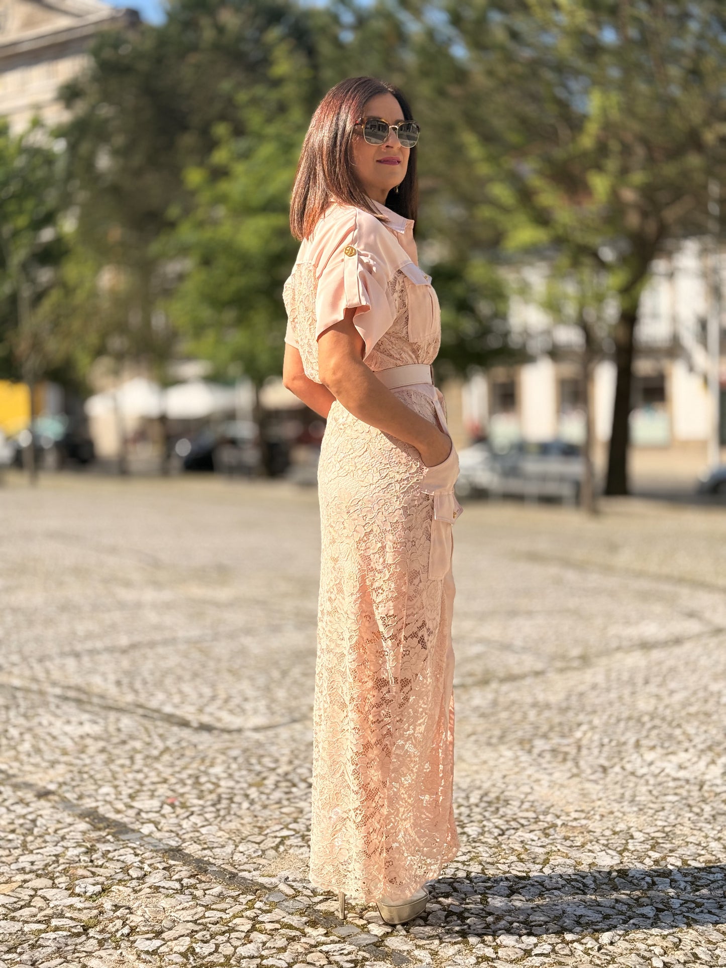 Camiseiro renda e cetim com cinto