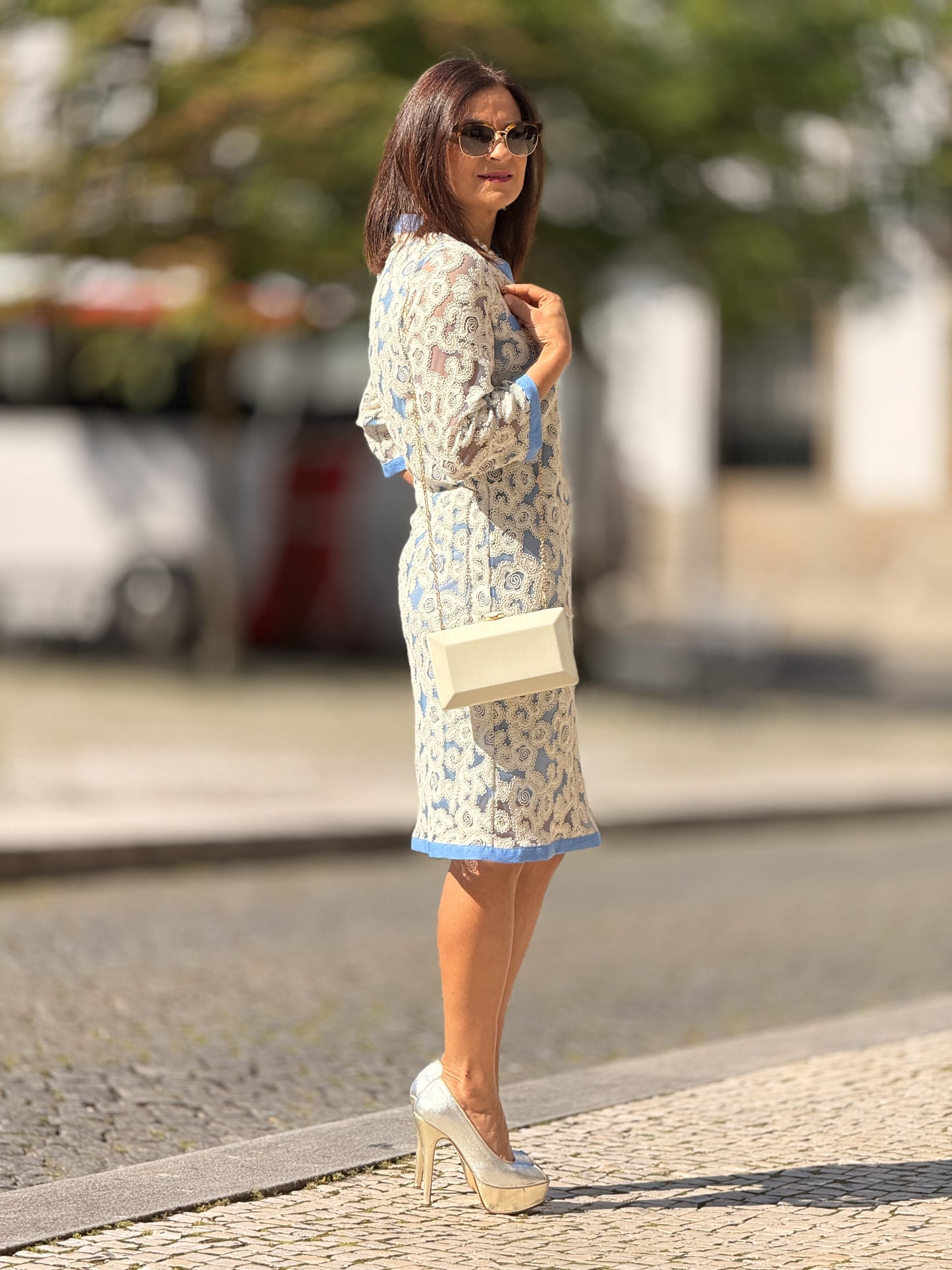 Vestido bordado midi