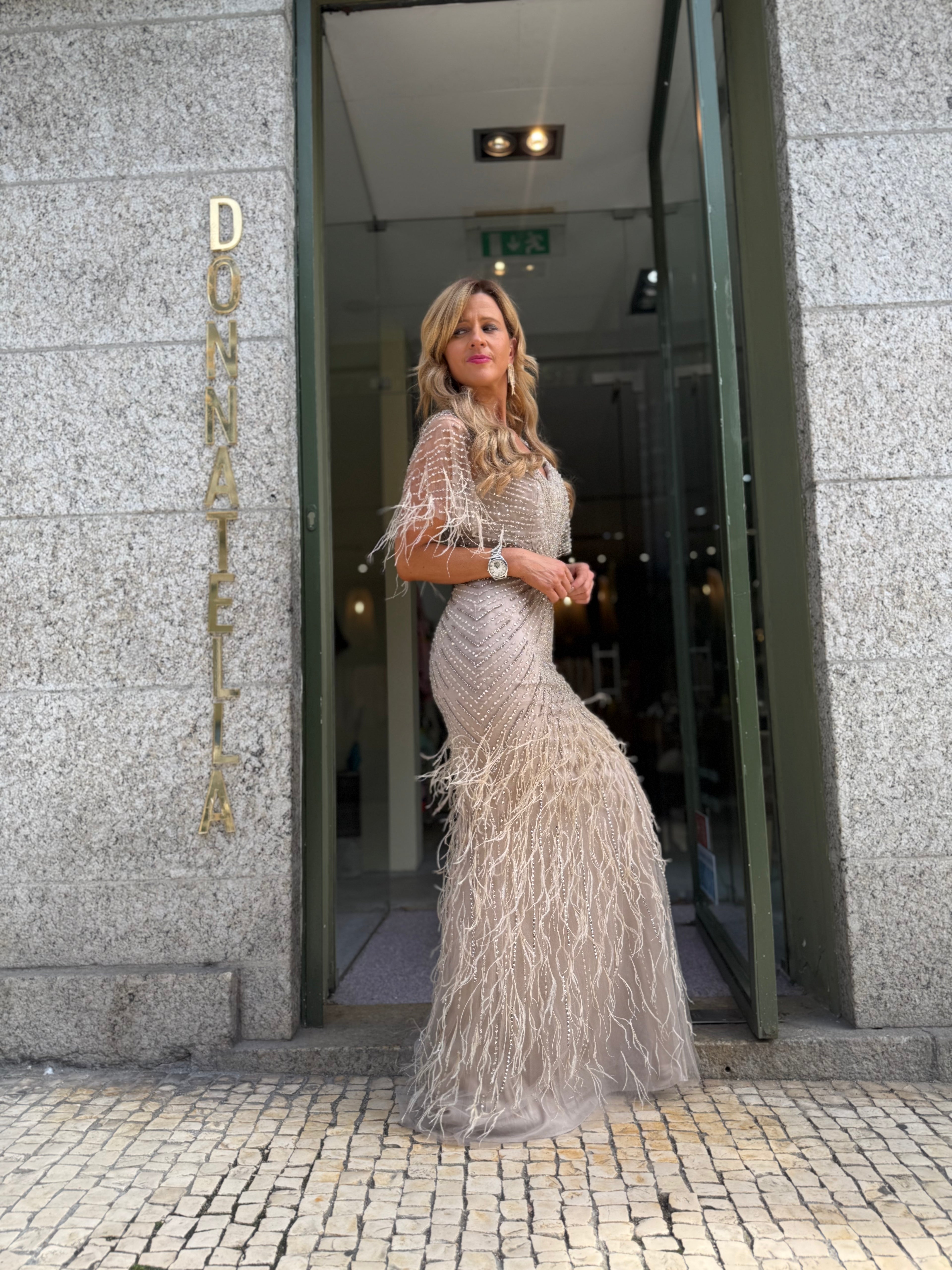 VESTIDO NUDE LANTEJOULAS