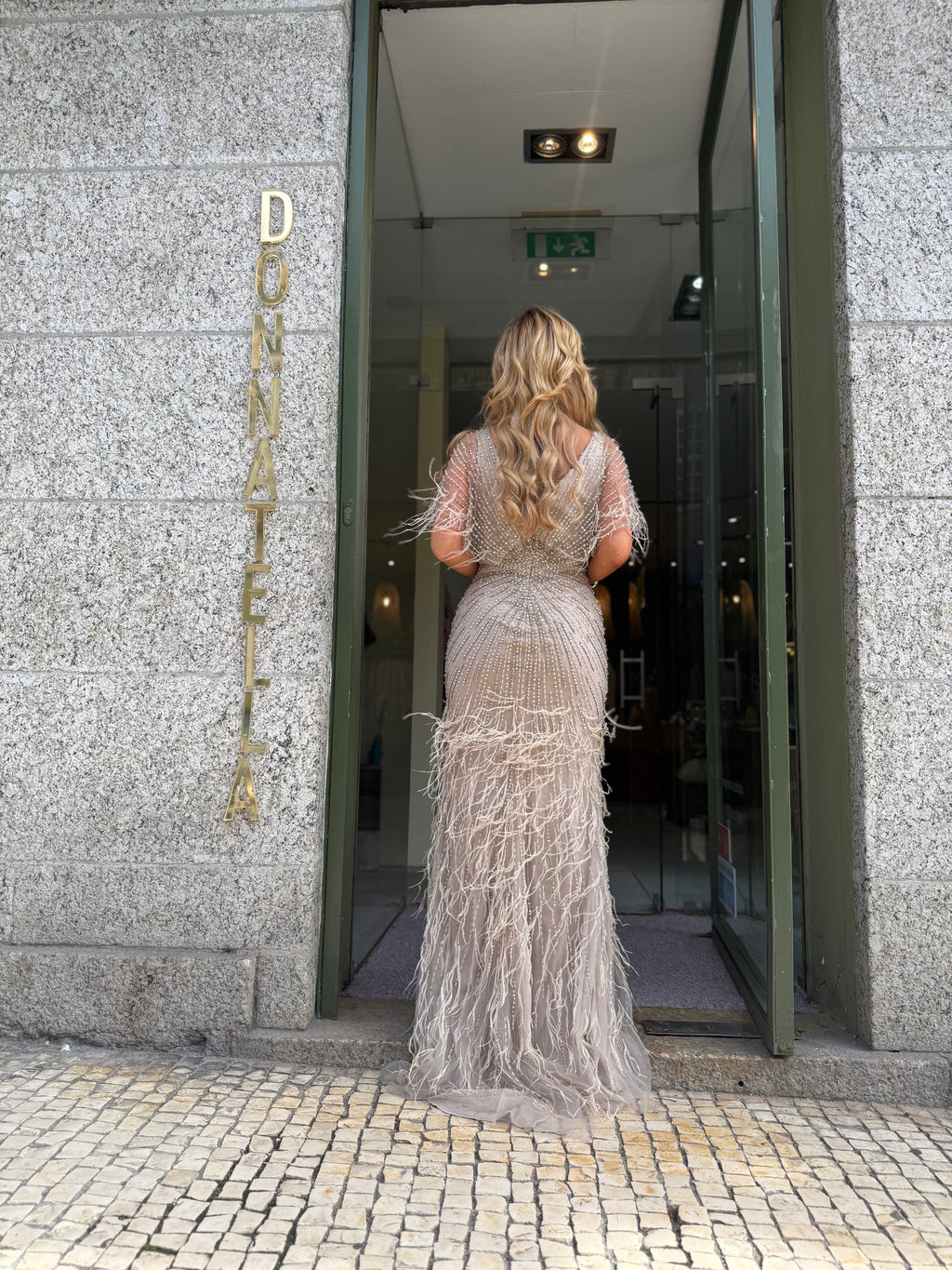 VESTIDO NUDE LANTEJOULAS
