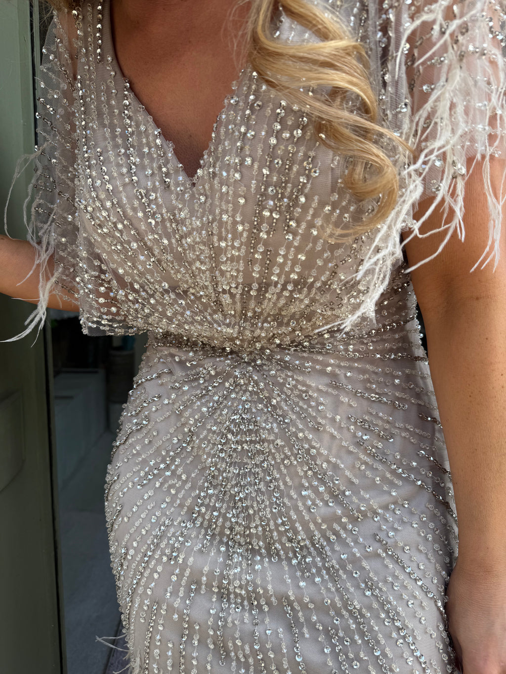 VESTIDO NUDE LANTEJOULAS