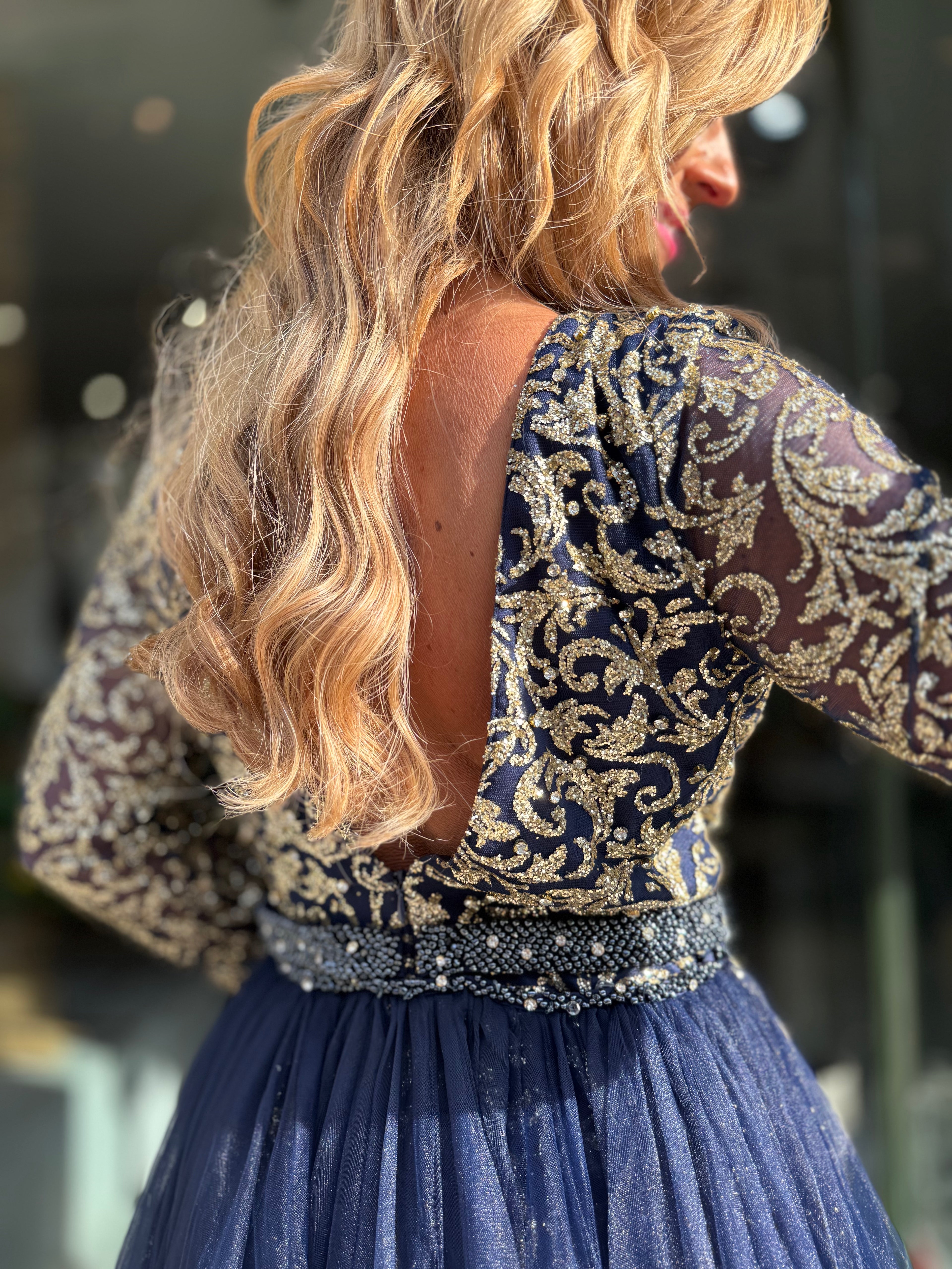 VESTIDO AZUL BORDADO DOURADO