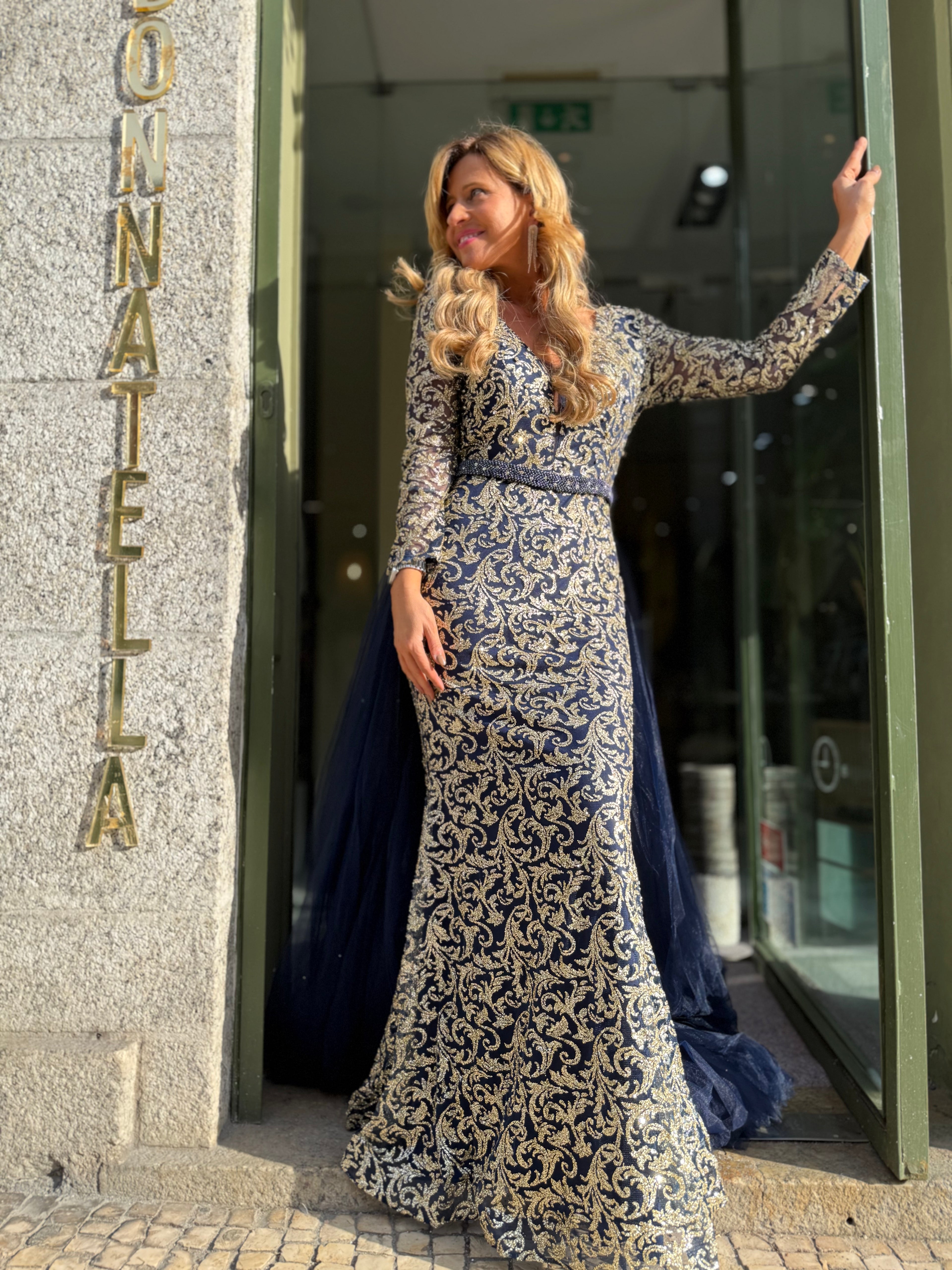 VESTIDO AZUL BORDADO DOURADO