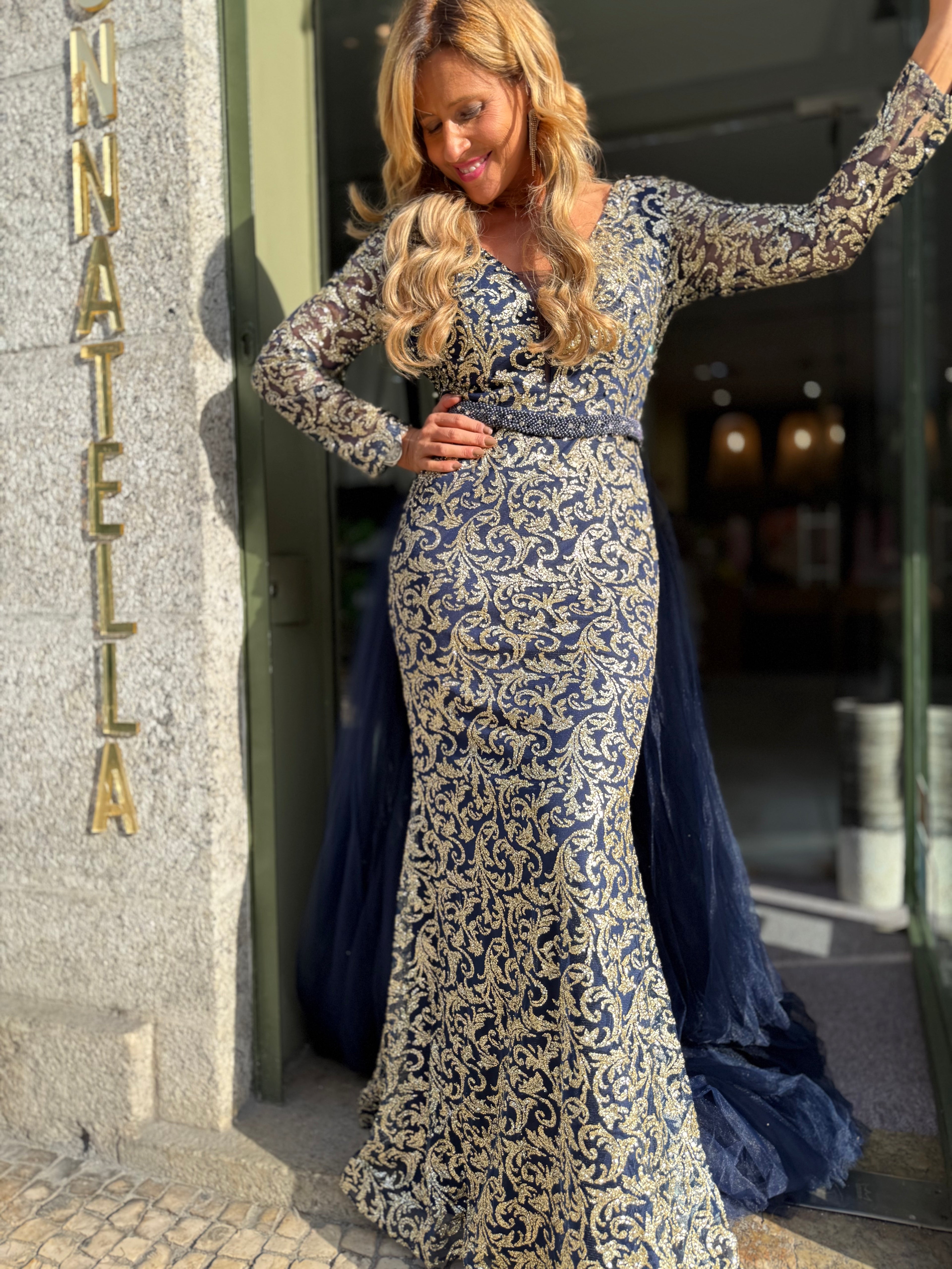 VESTIDO AZUL BORDADO DOURADO