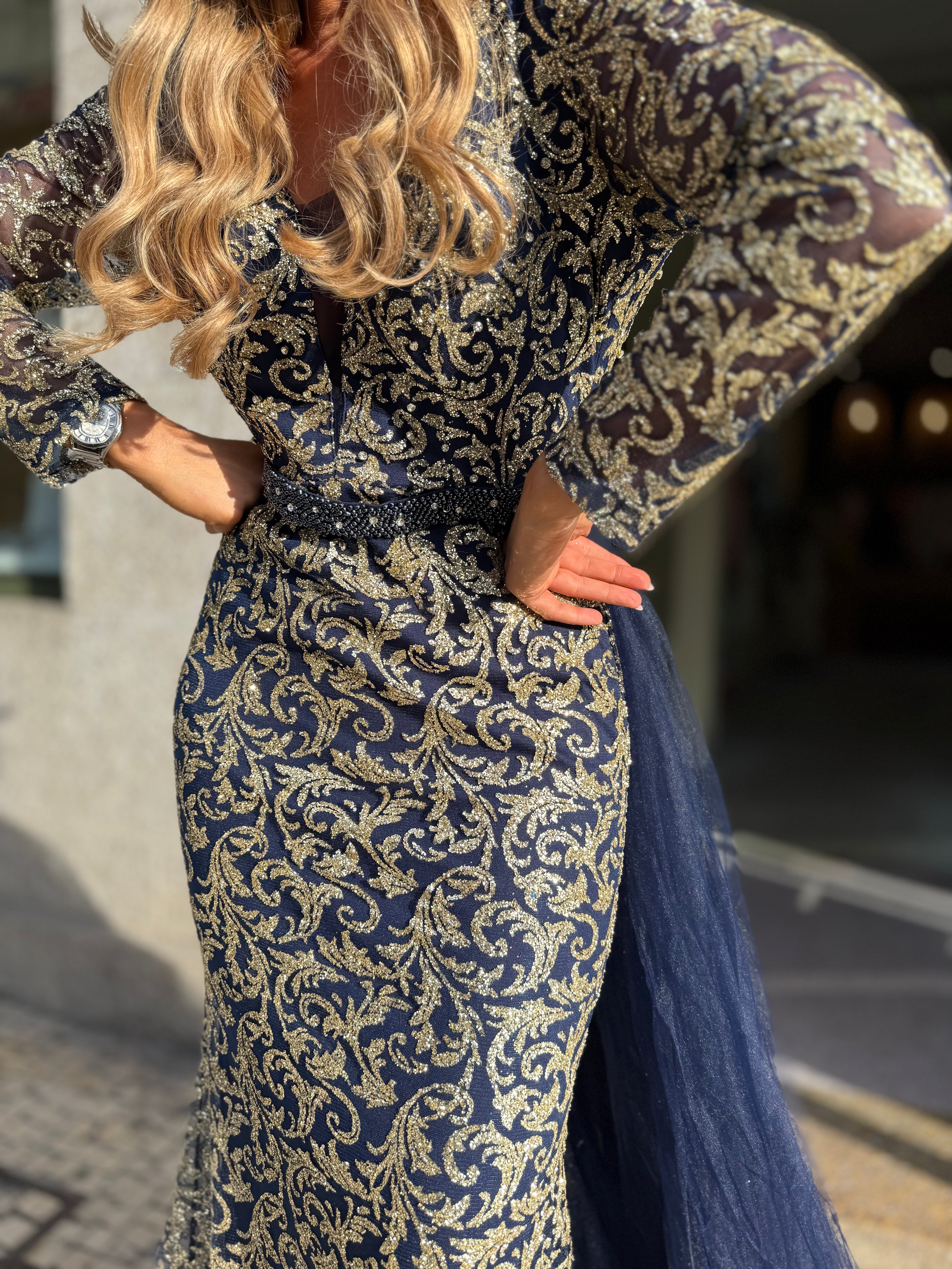VESTIDO AZUL BORDADO DOURADO