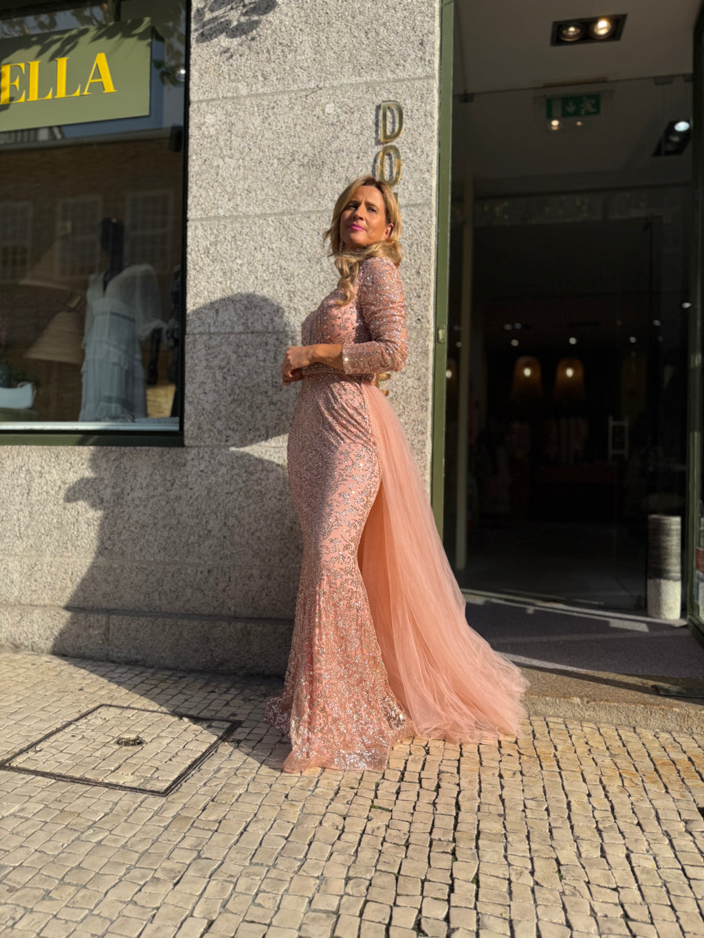 VESTIDO NUDE BORDADO DOURADO