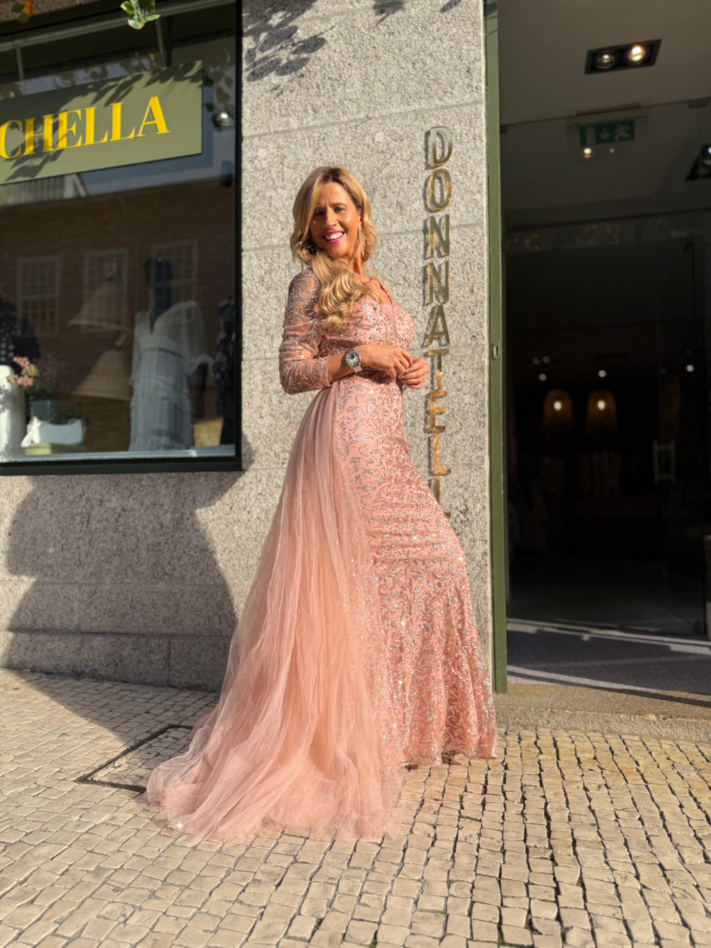 VESTIDO NUDE BORDADO DOURADO