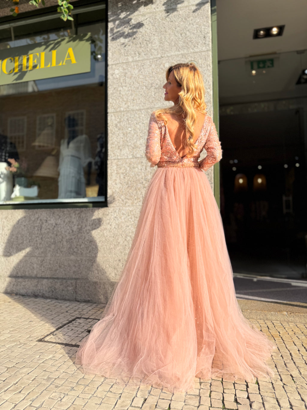 VESTIDO NUDE BORDADO DOURADO