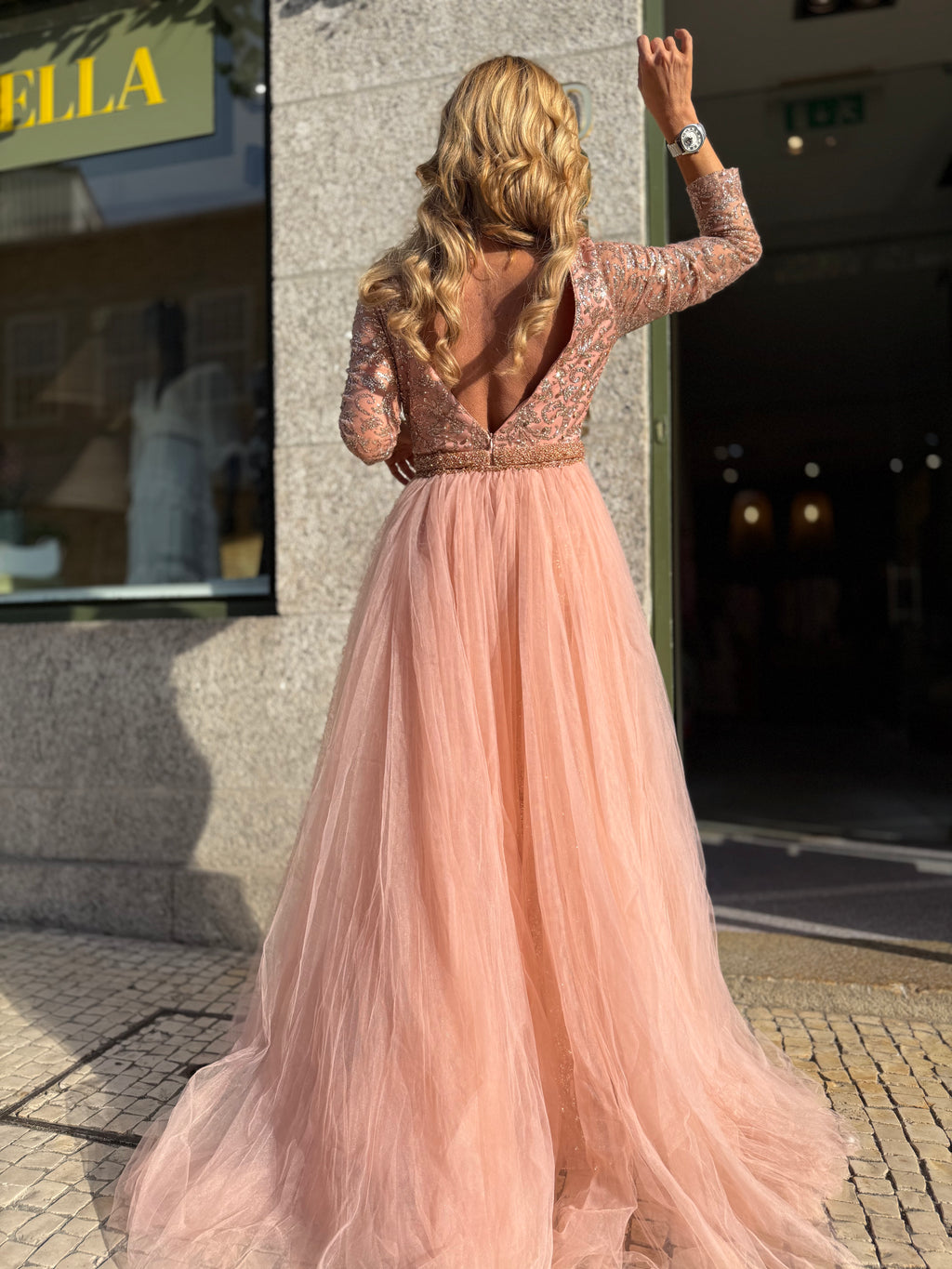 VESTIDO NUDE BORDADO DOURADO
