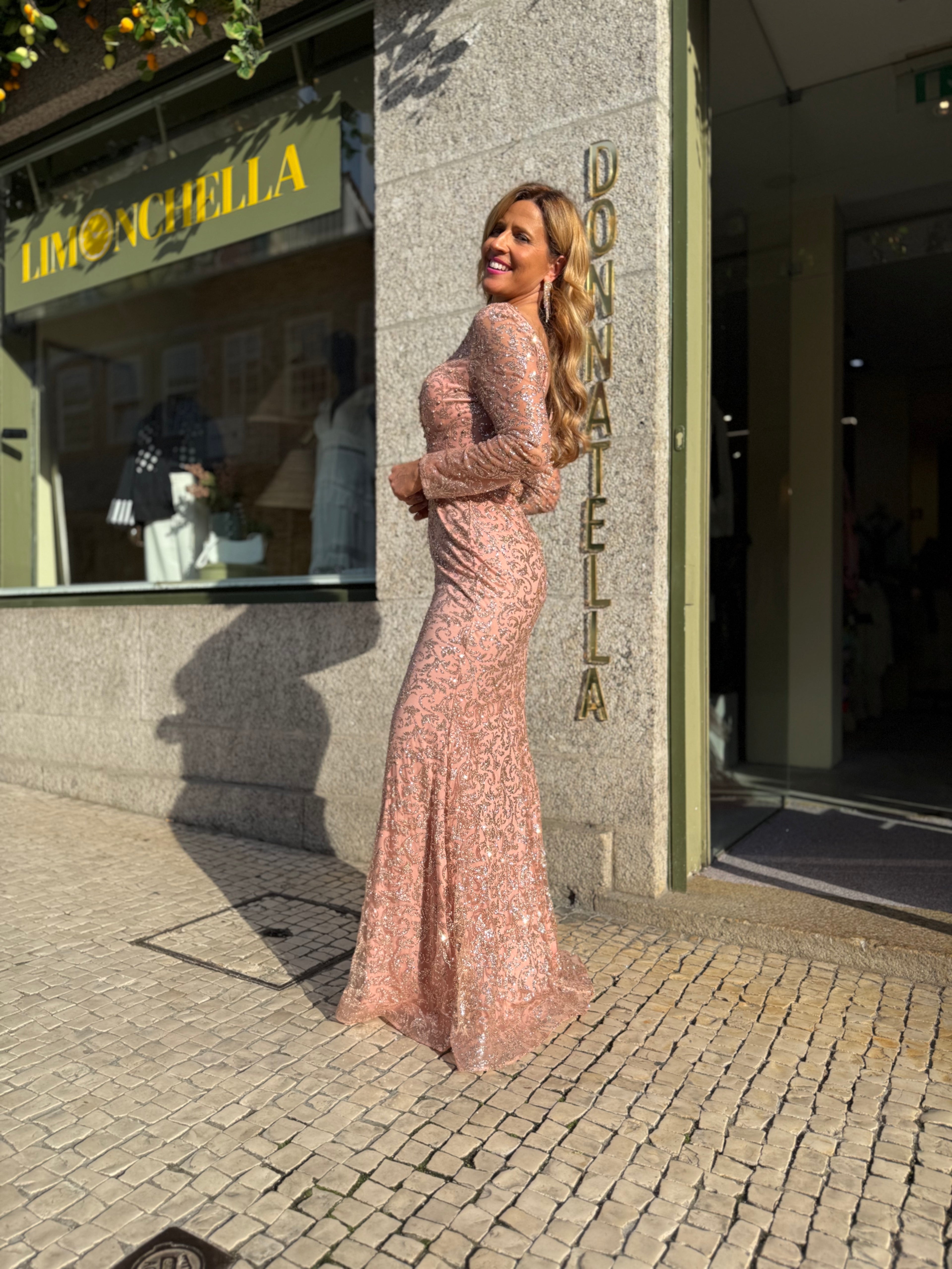 VESTIDO NUDE BORDADO DOURADO