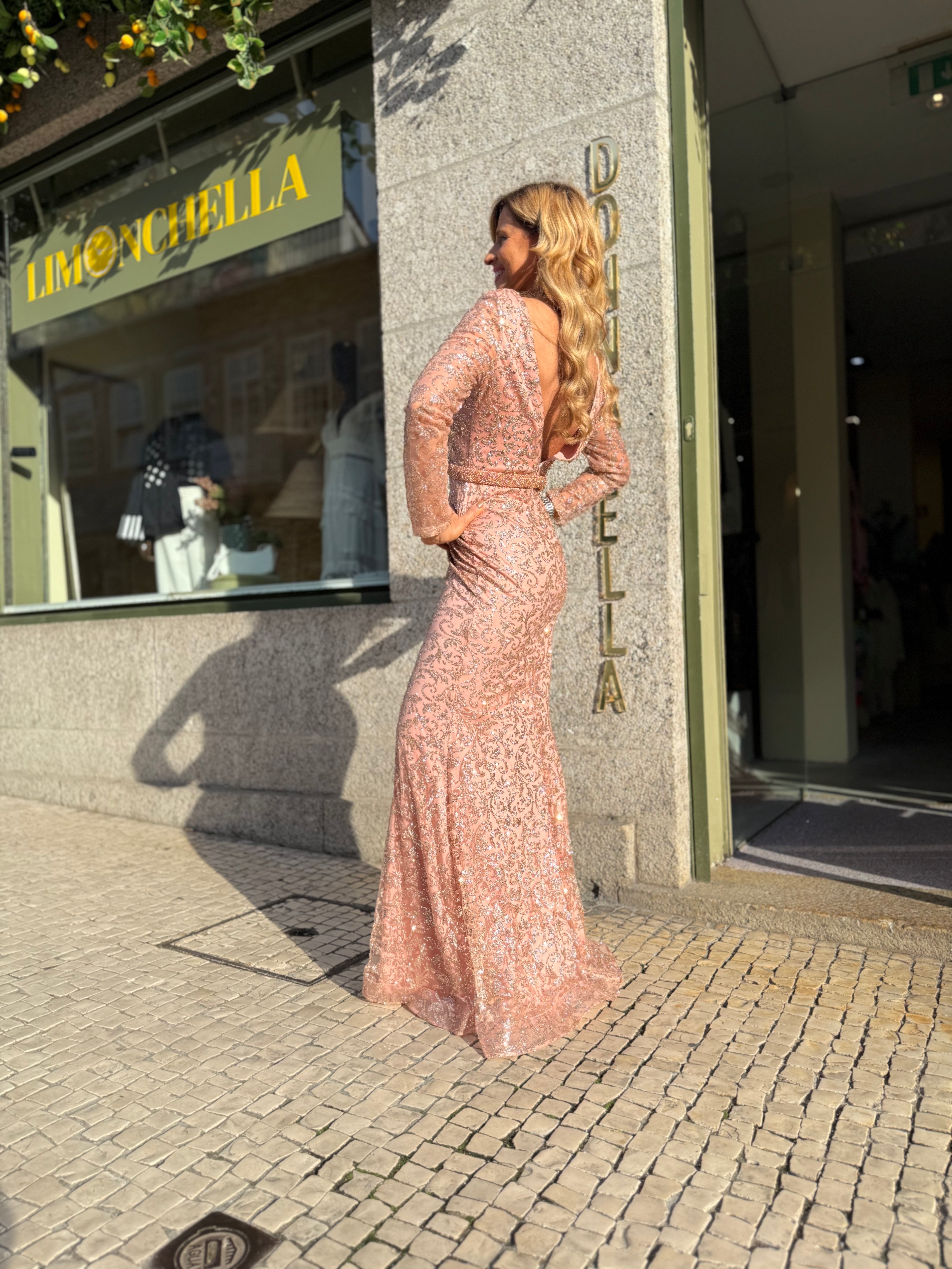 VESTIDO NUDE BORDADO DOURADO