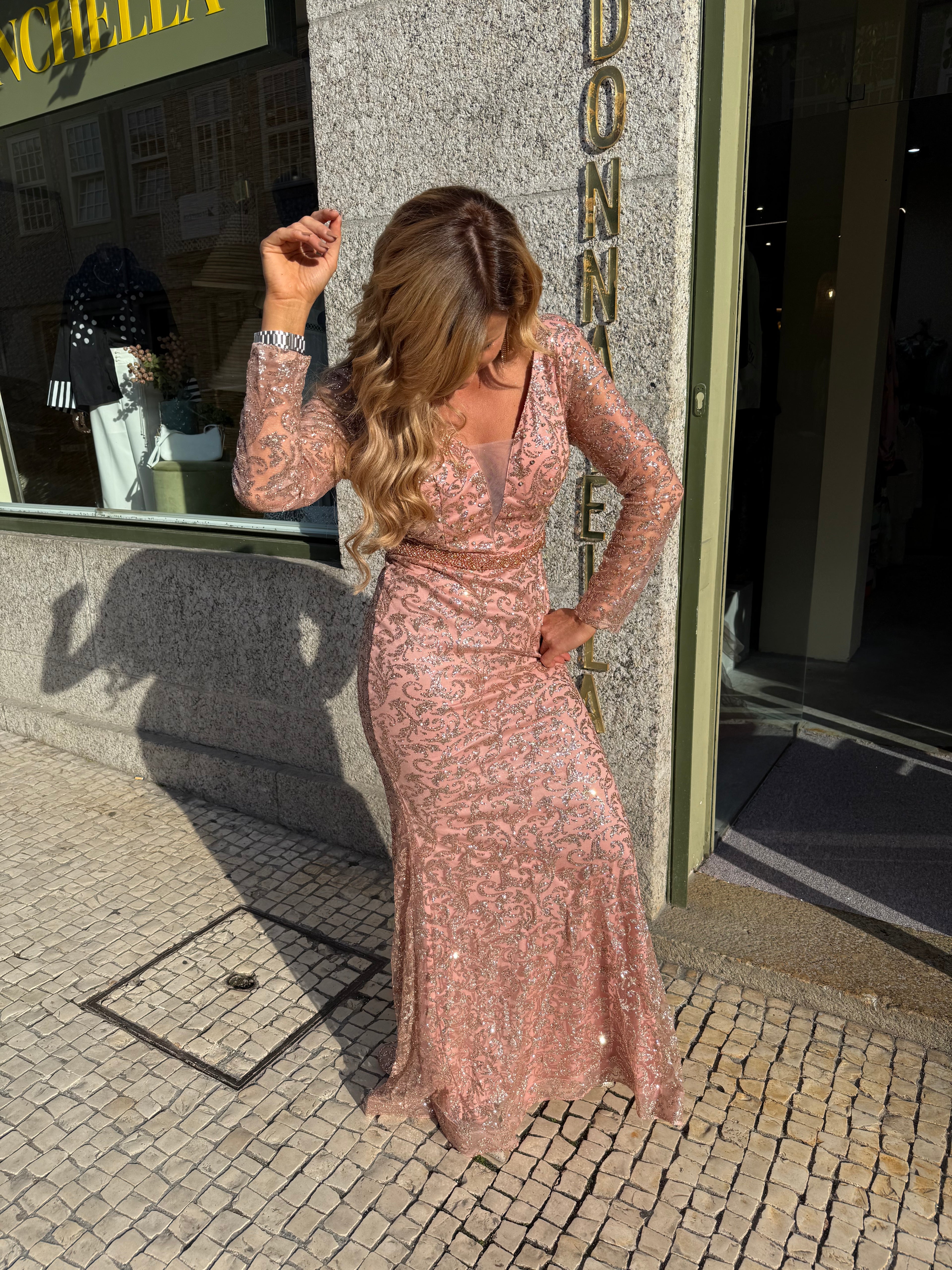 VESTIDO NUDE BORDADO DOURADO