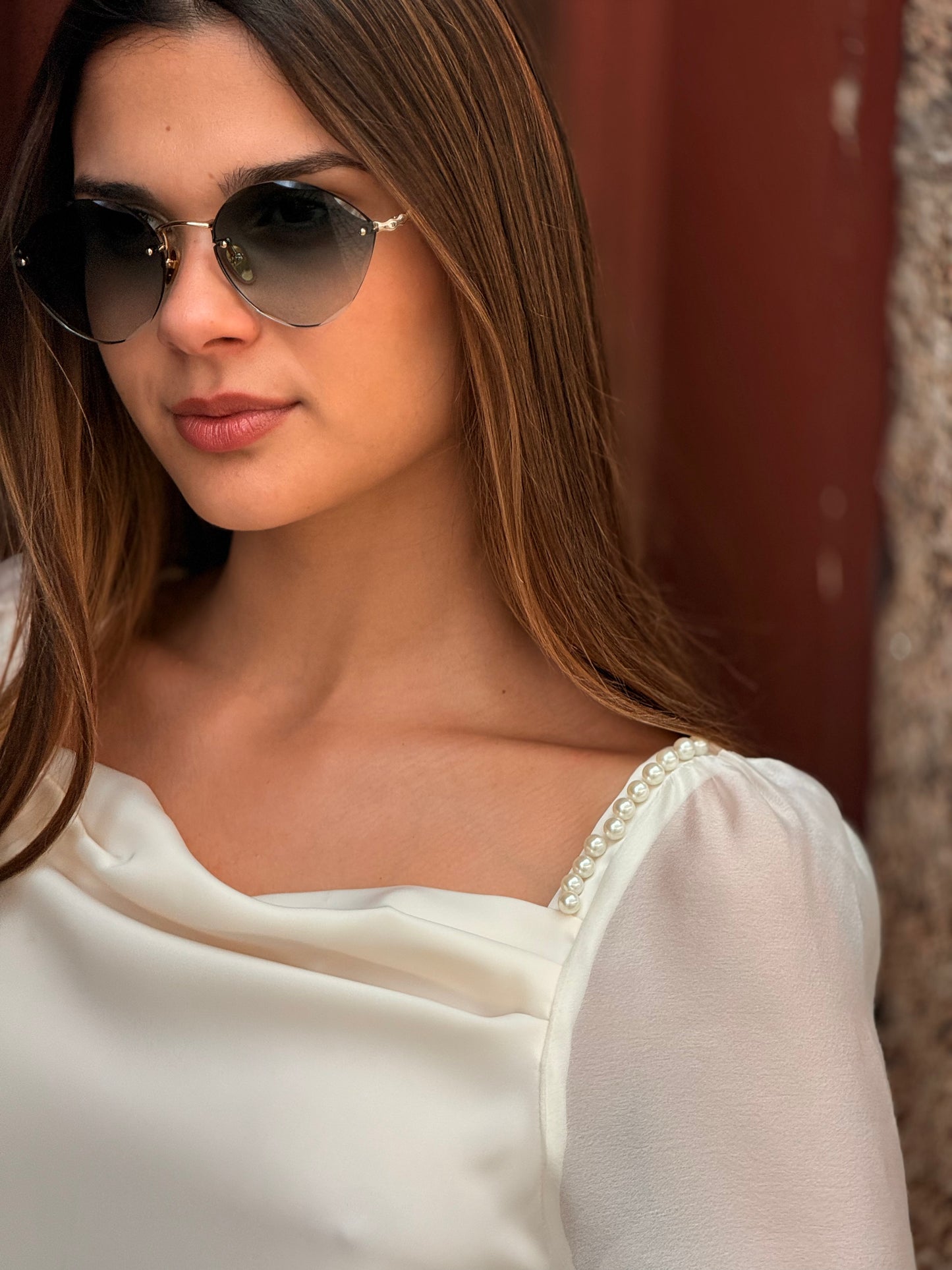 Blusa pérola e transparência