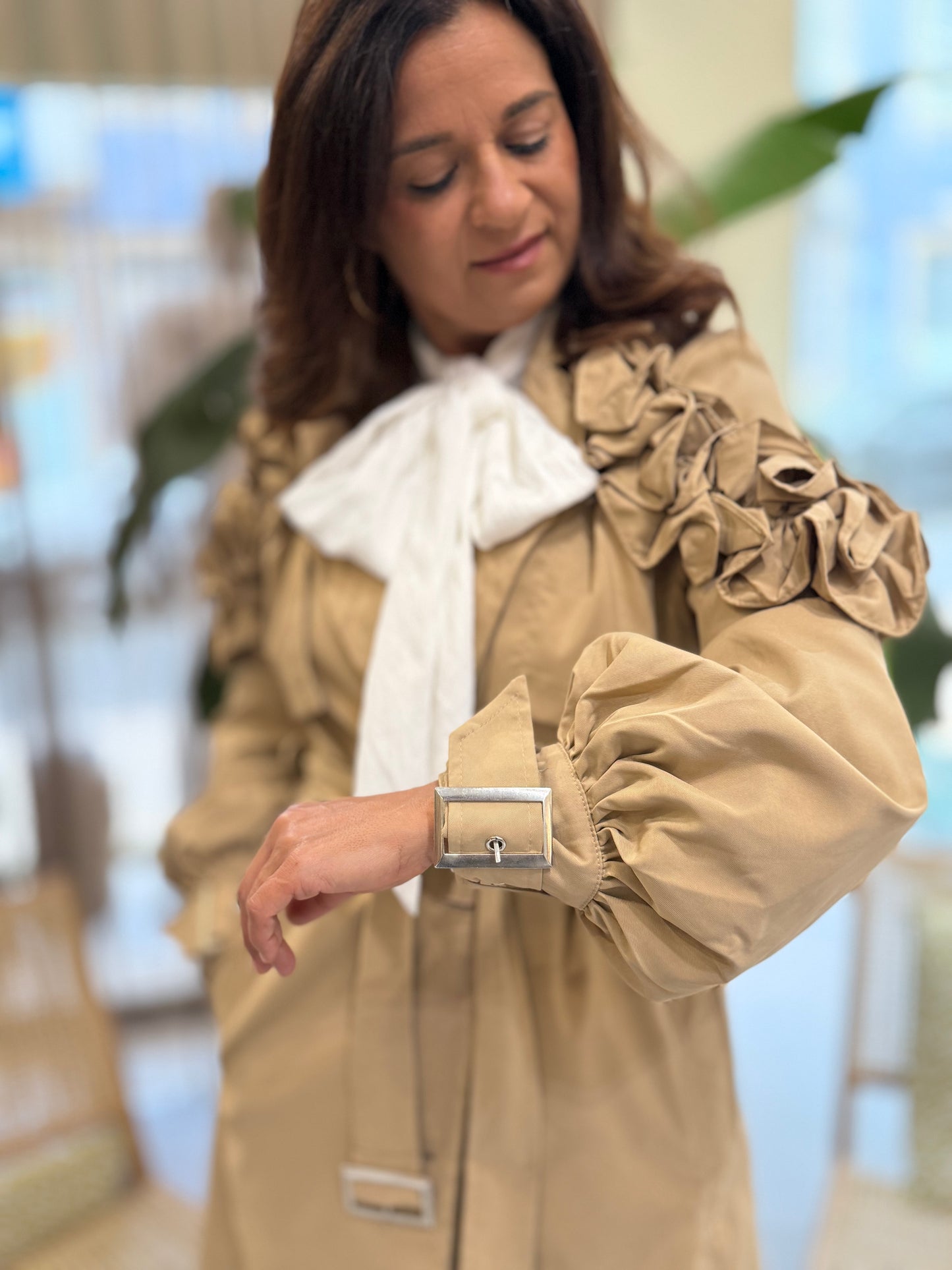 Gabardine com detalhes floral nos ombros