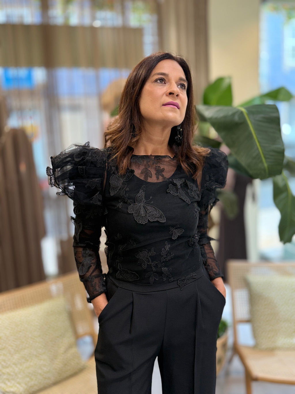 Blusa de transparente preta com proteção
