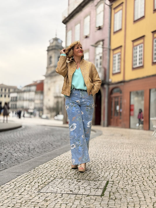 Calça de ganga com flores