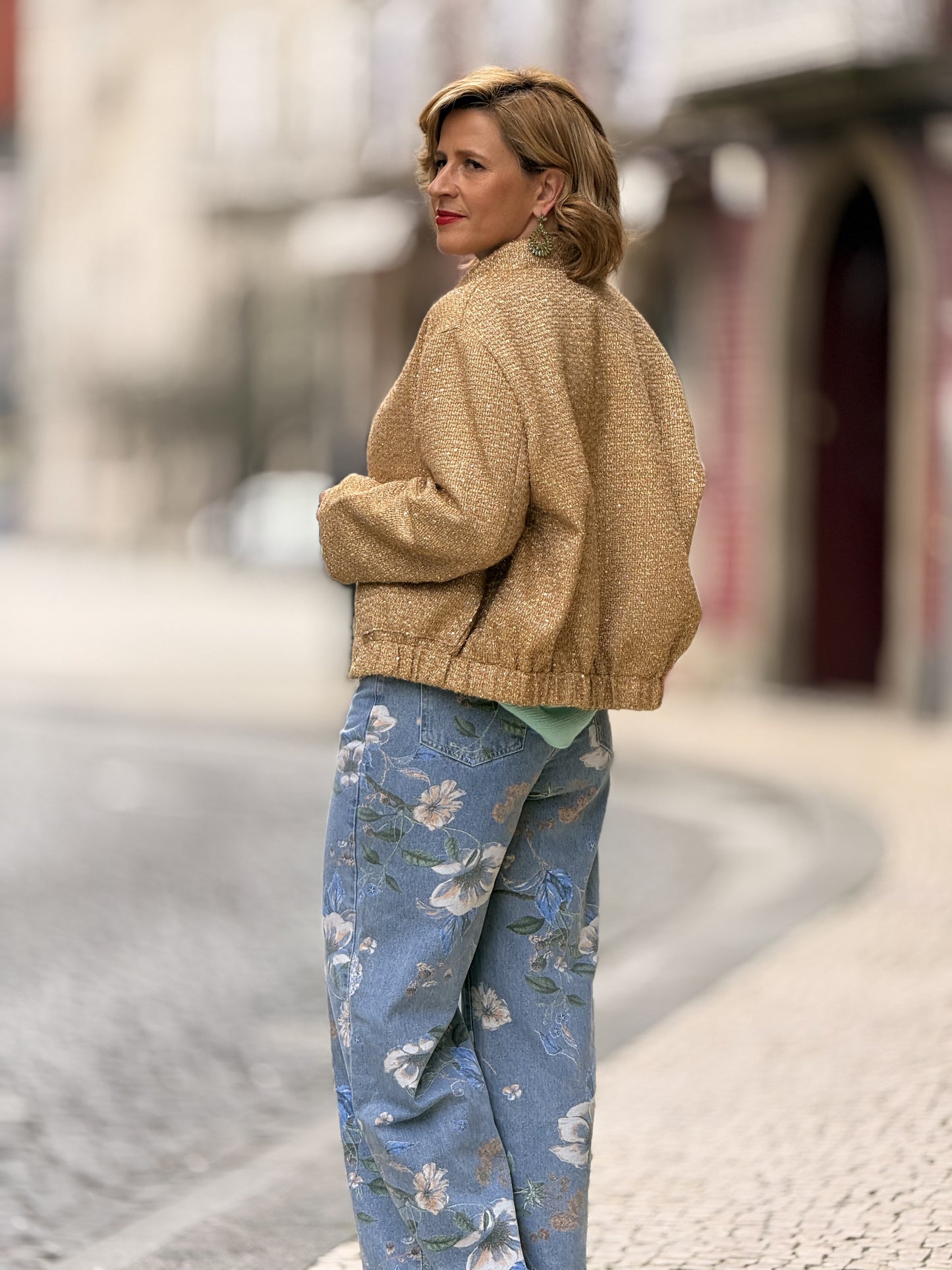 Calça de ganga com flores