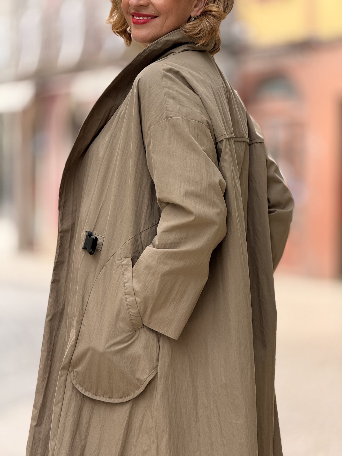 Parka verde seco com fecho em mola