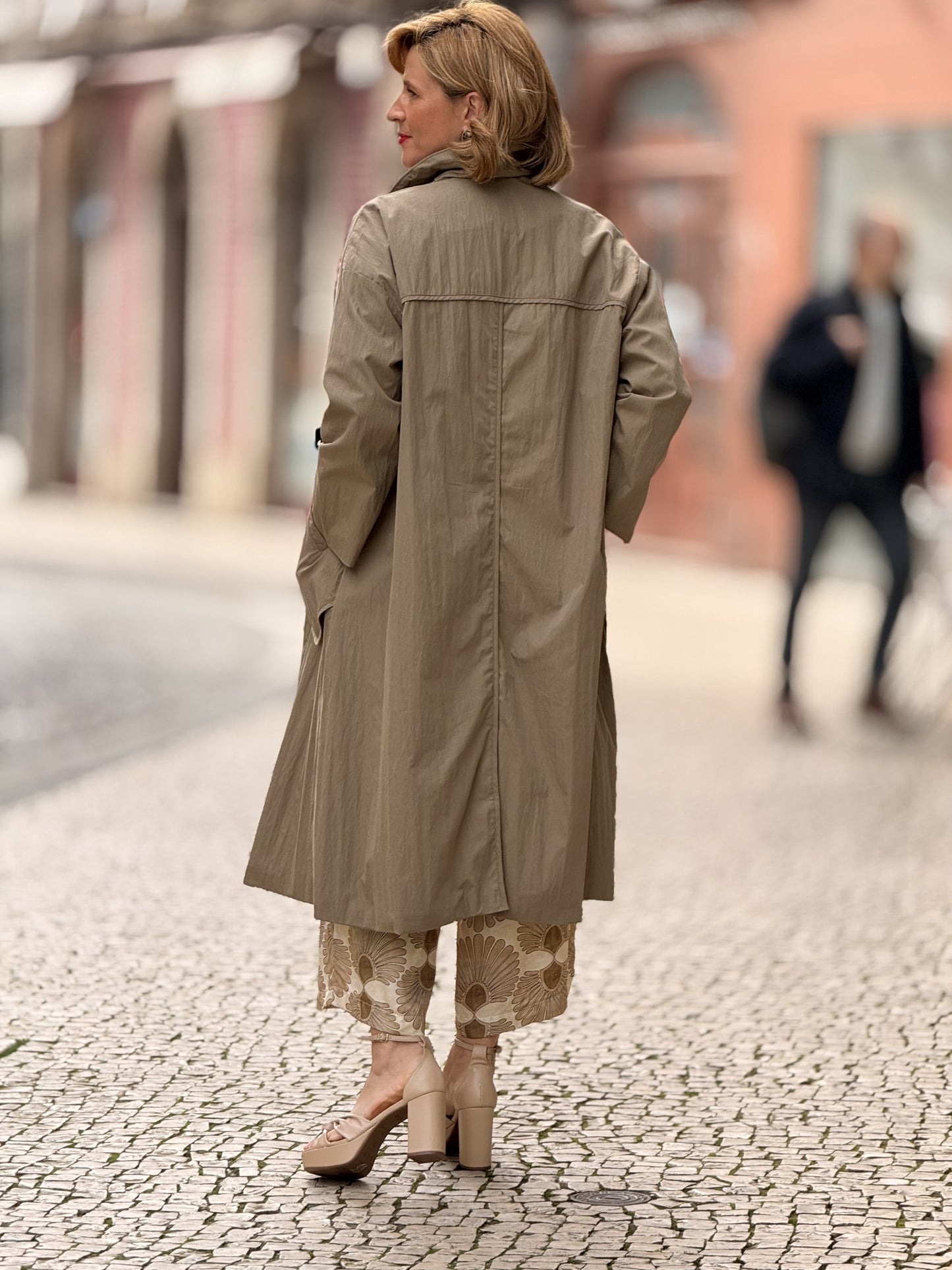 Parka verde seco com fecho em mola