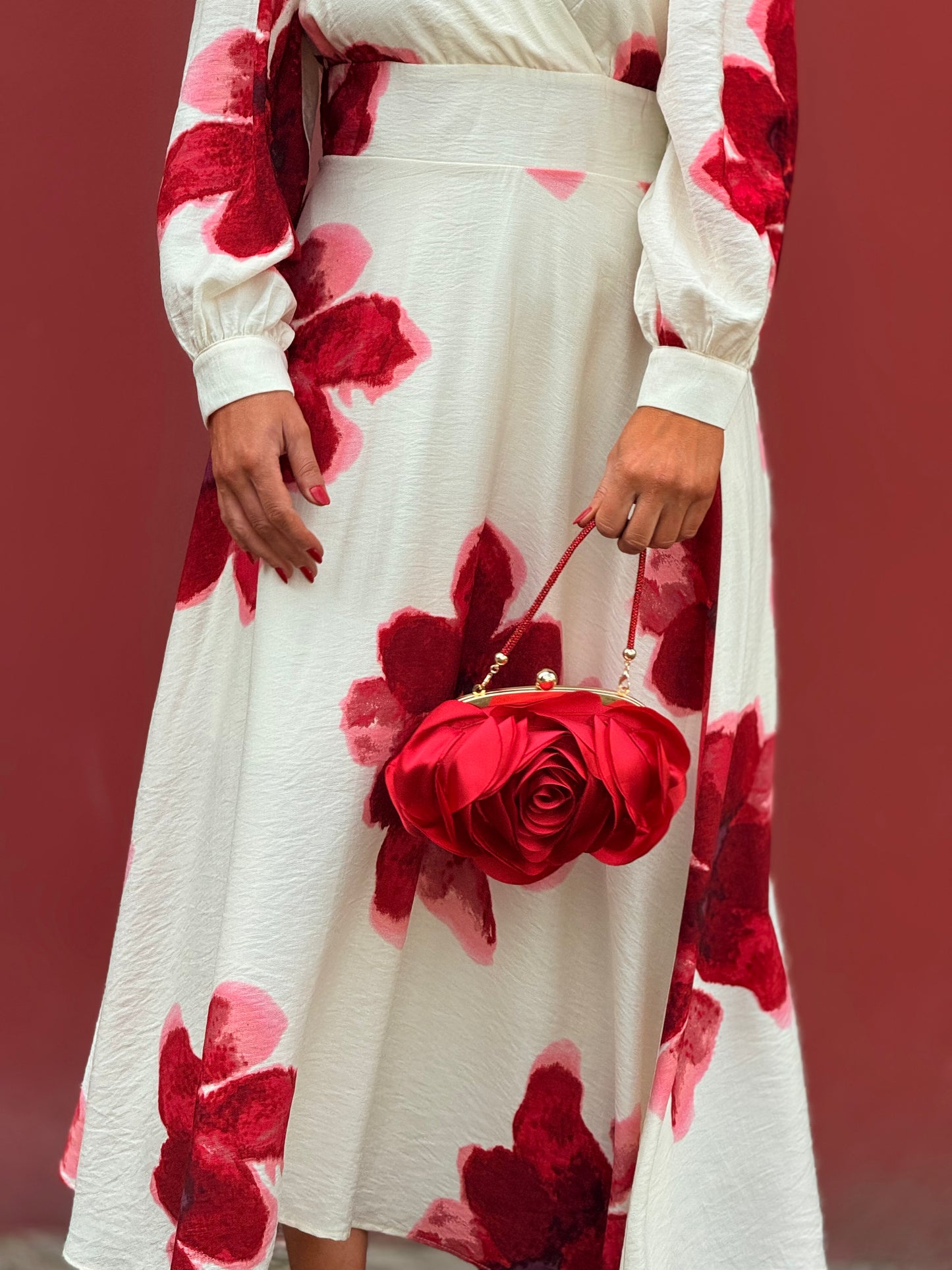 Vestido com motivos florais