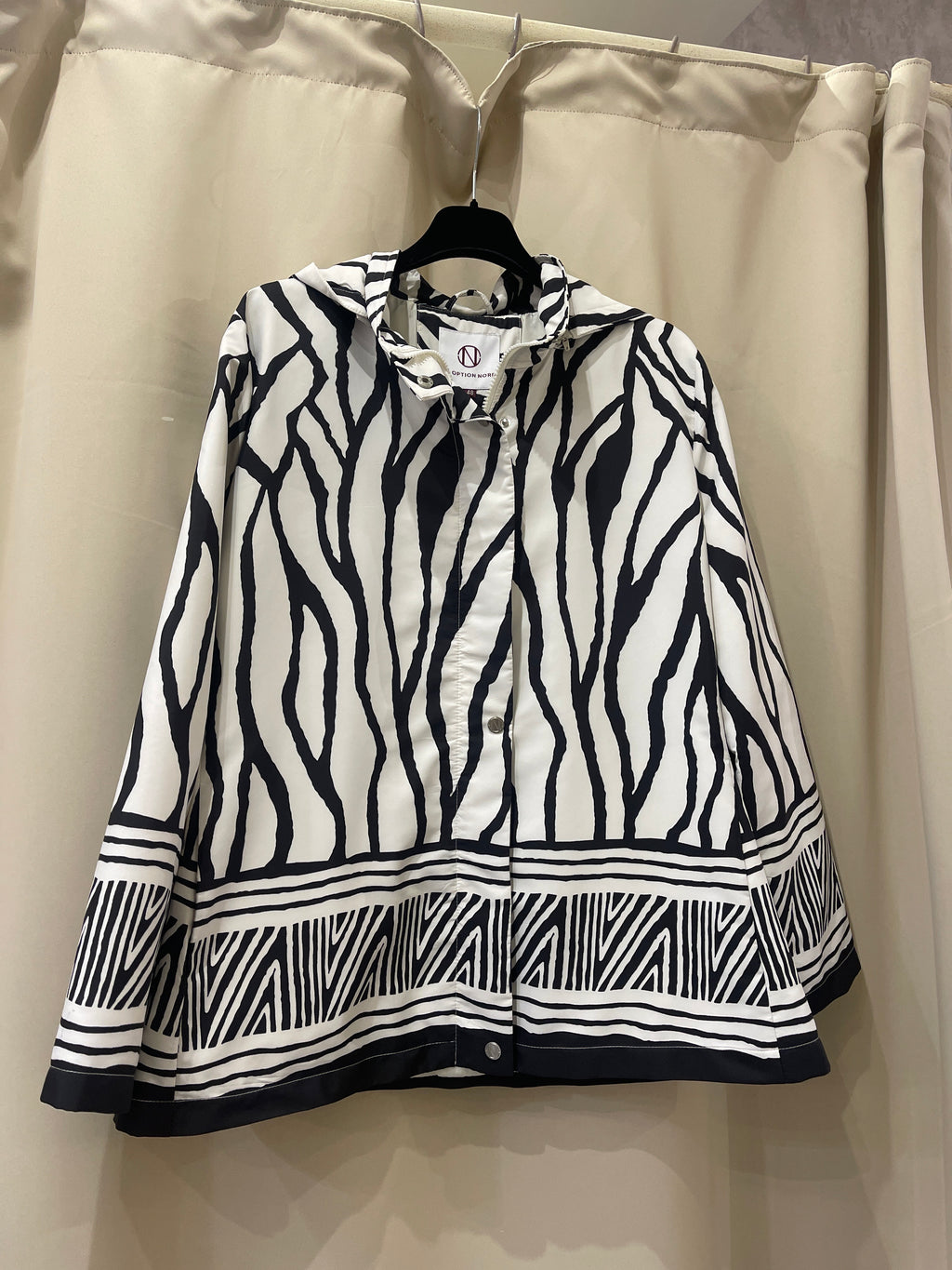 PARKA ESTAMPADA COM CAPUZ