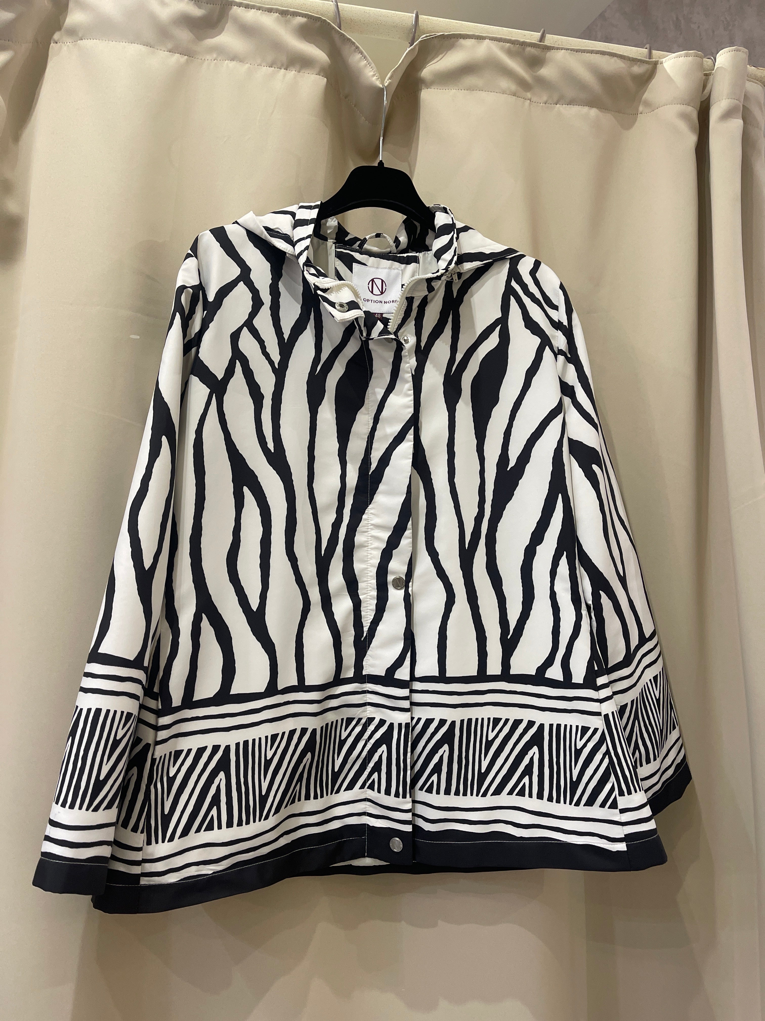 PARKA ESTAMPADA COM CAPUZ