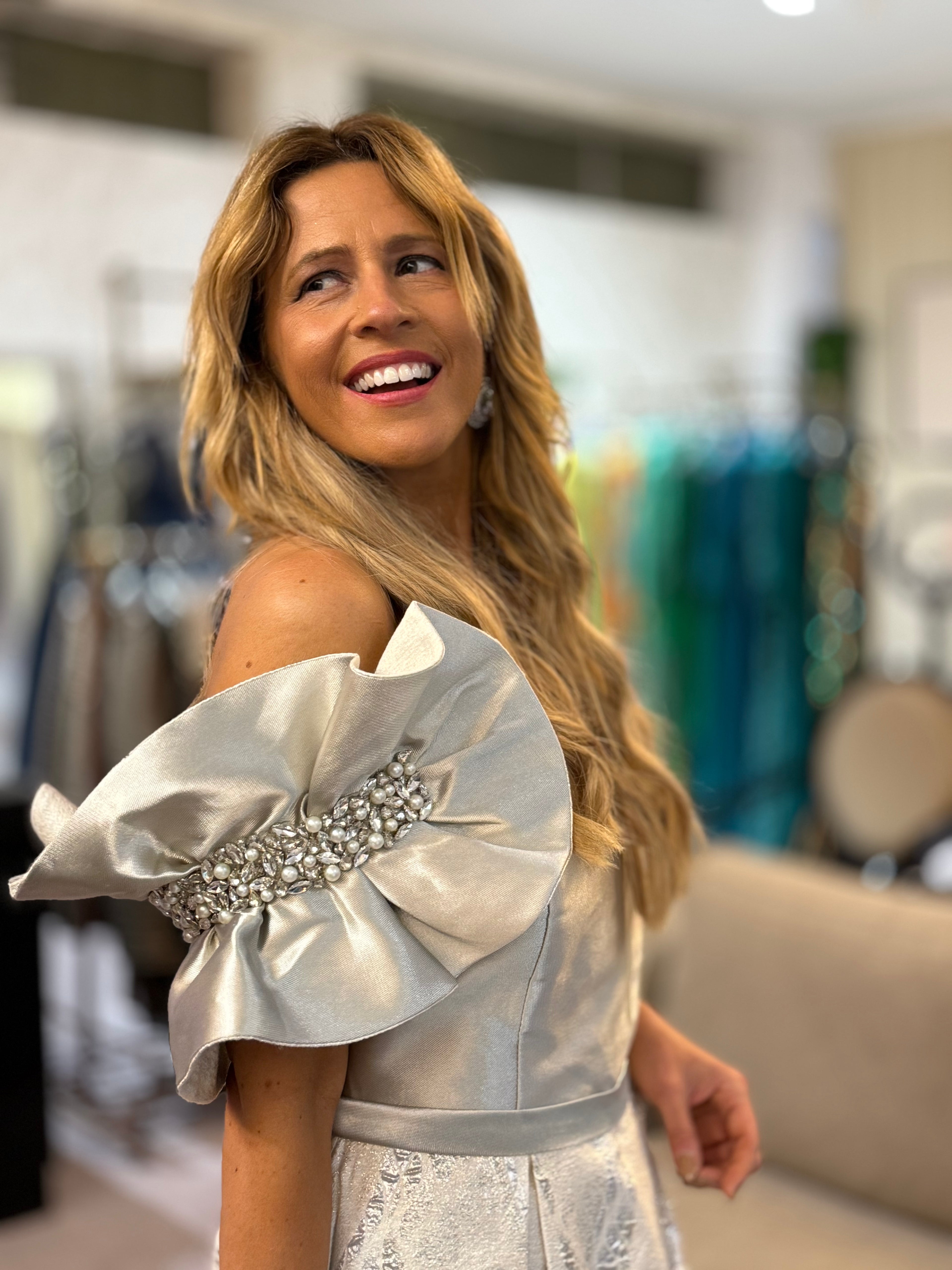 VESTIDO CHAMPAGNE COM MANGAS