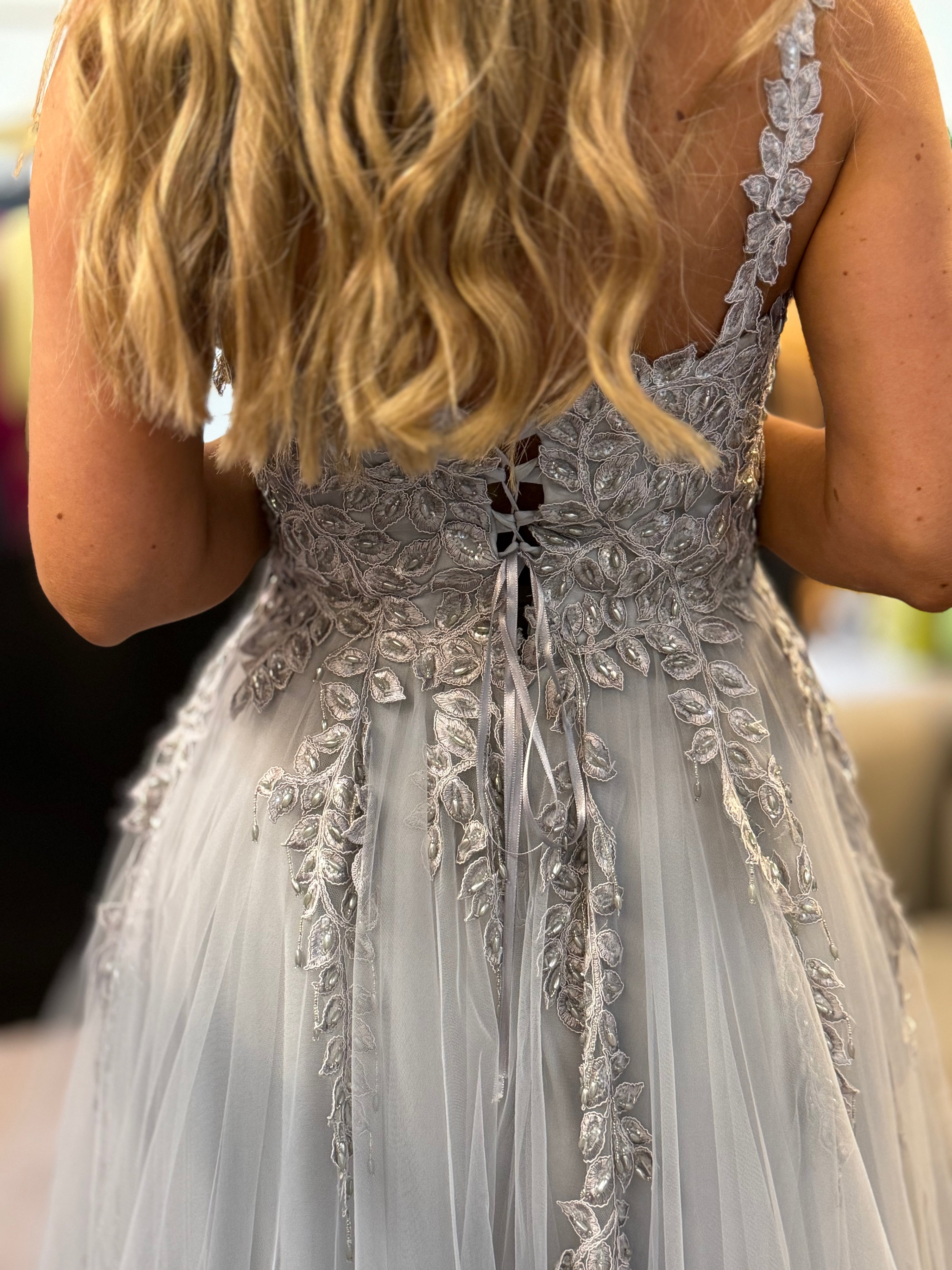 VESTIDO CINZA TULE BORDADO