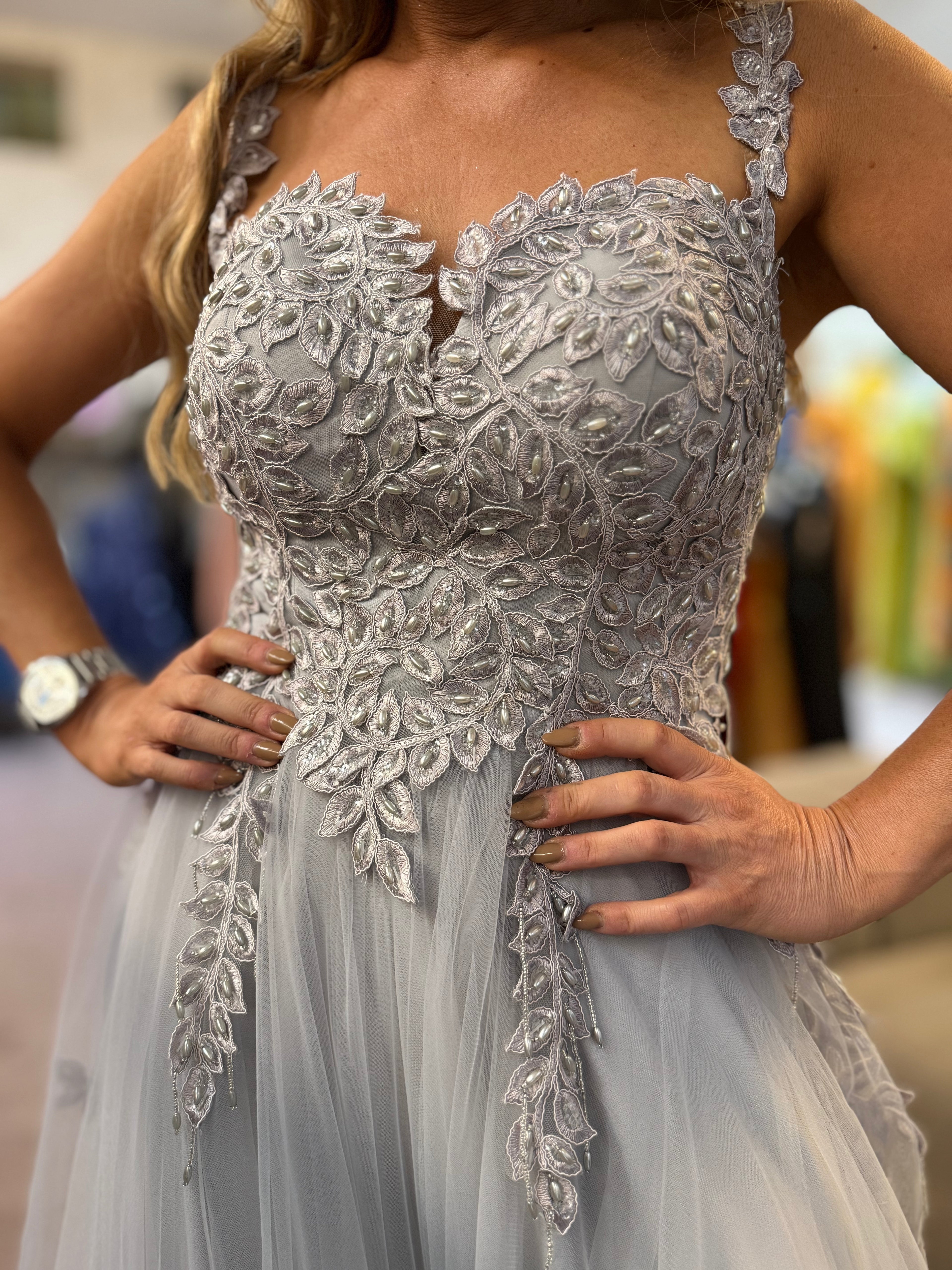 VESTIDO CINZA TULE BORDADO