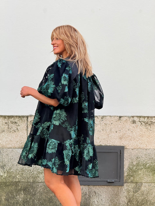 Vestido em rede com bordados