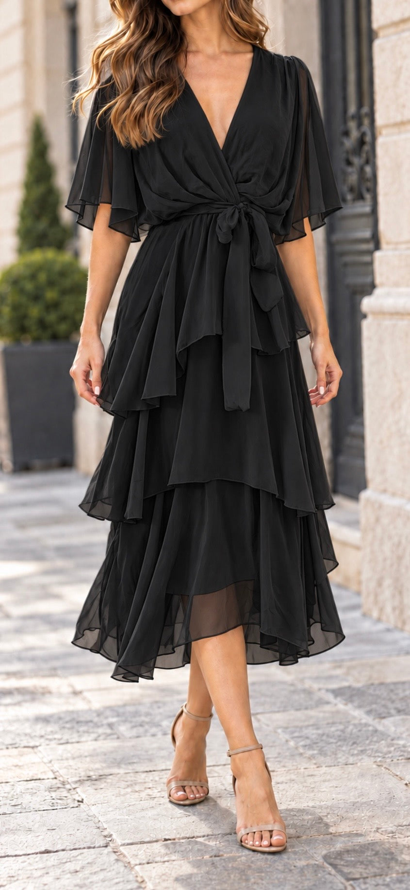 VESTIDO DE FOLHOS LISO | DECOTE EM V