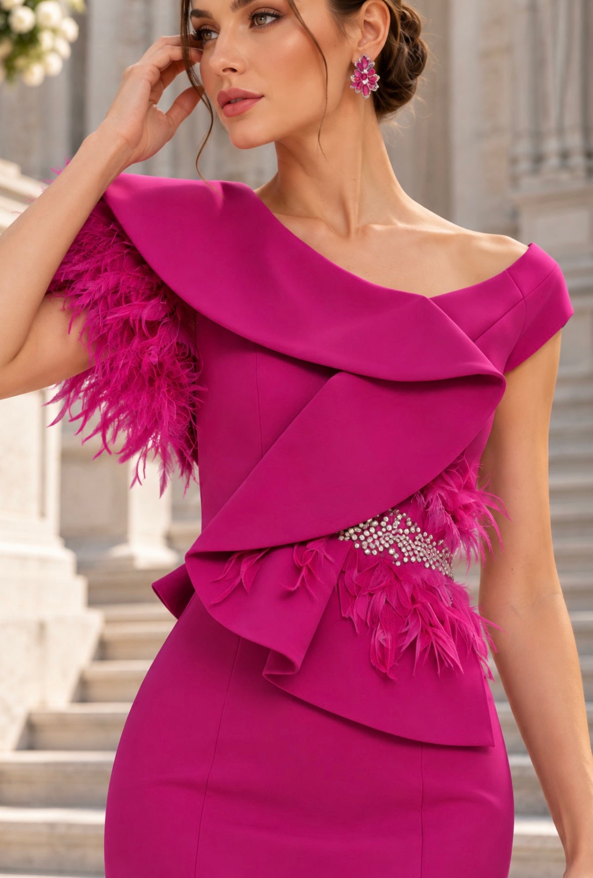 VESTIDO FÚCSIA COM PLUMAS