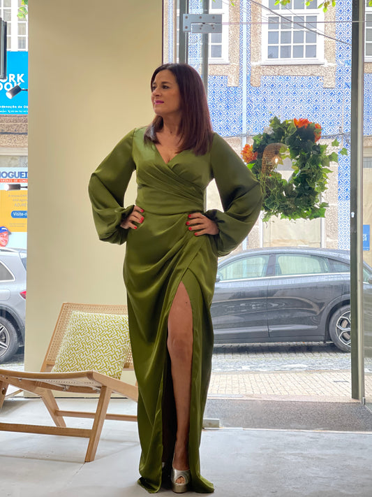 Vestido cetim com manga