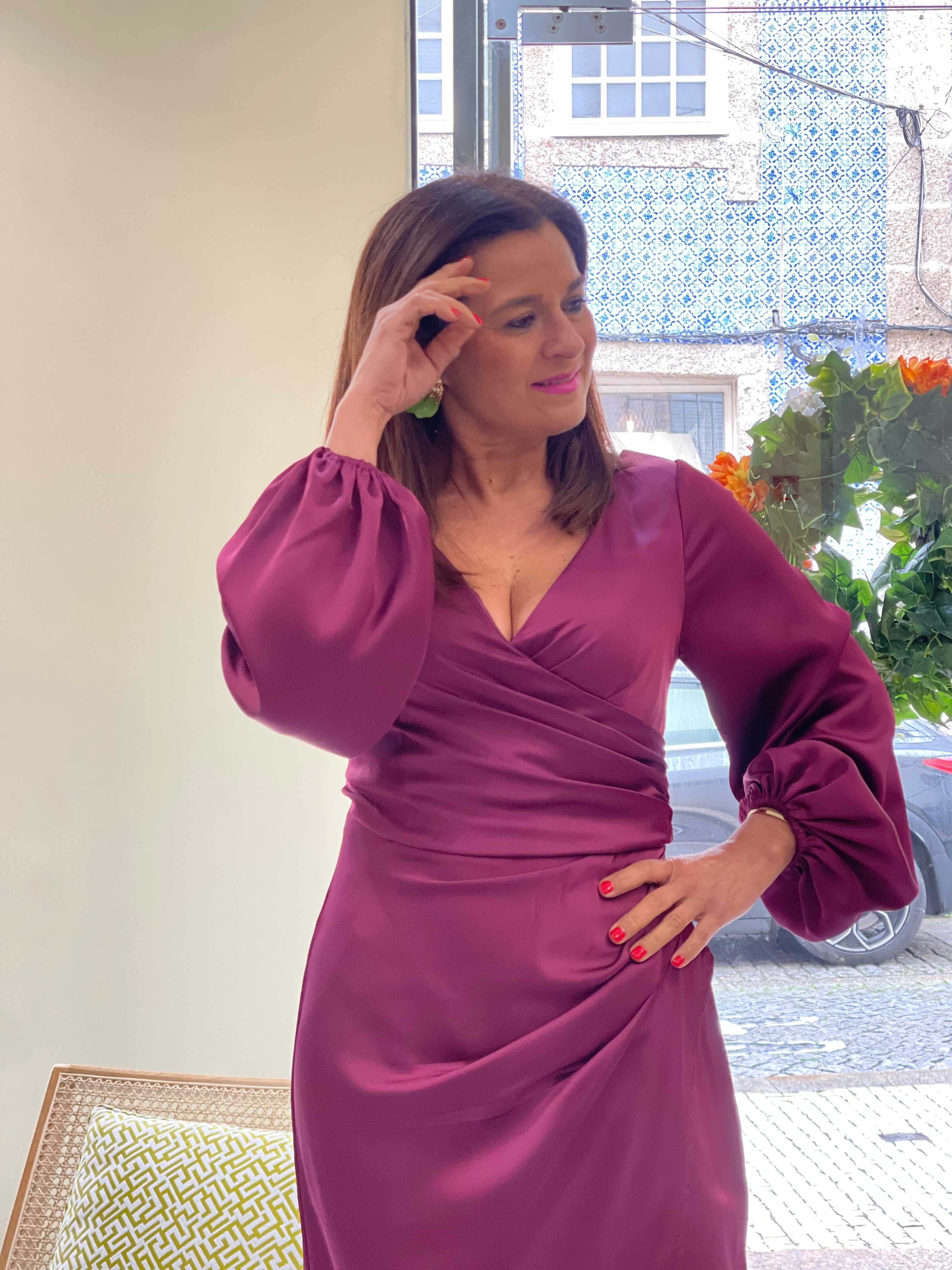 Vestido cetim com manga