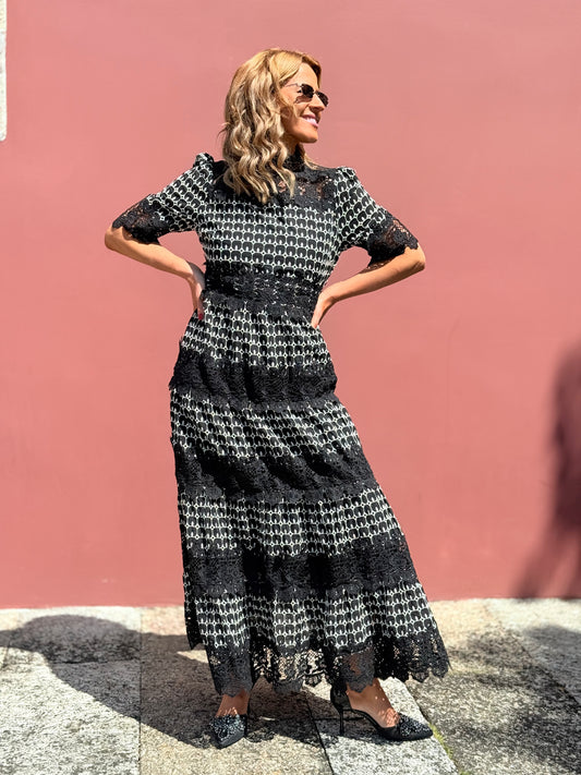 Vestido renda  e bordado