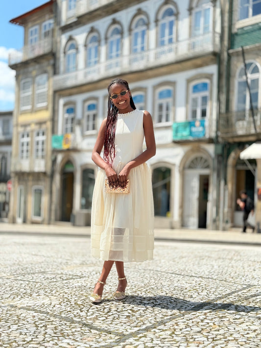 Vestido pérola e plissado