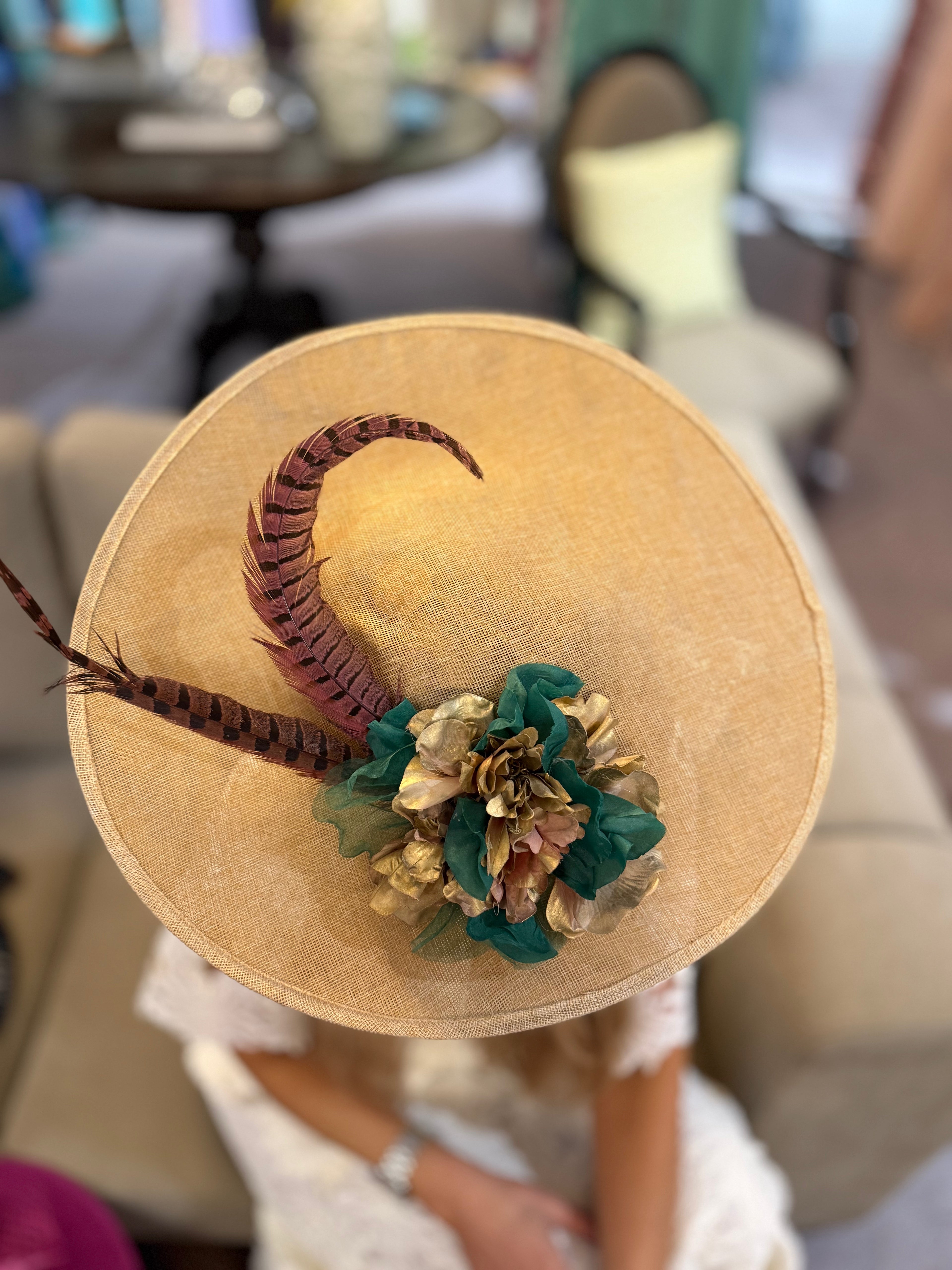TOUCADO DOURADO COM VERDE