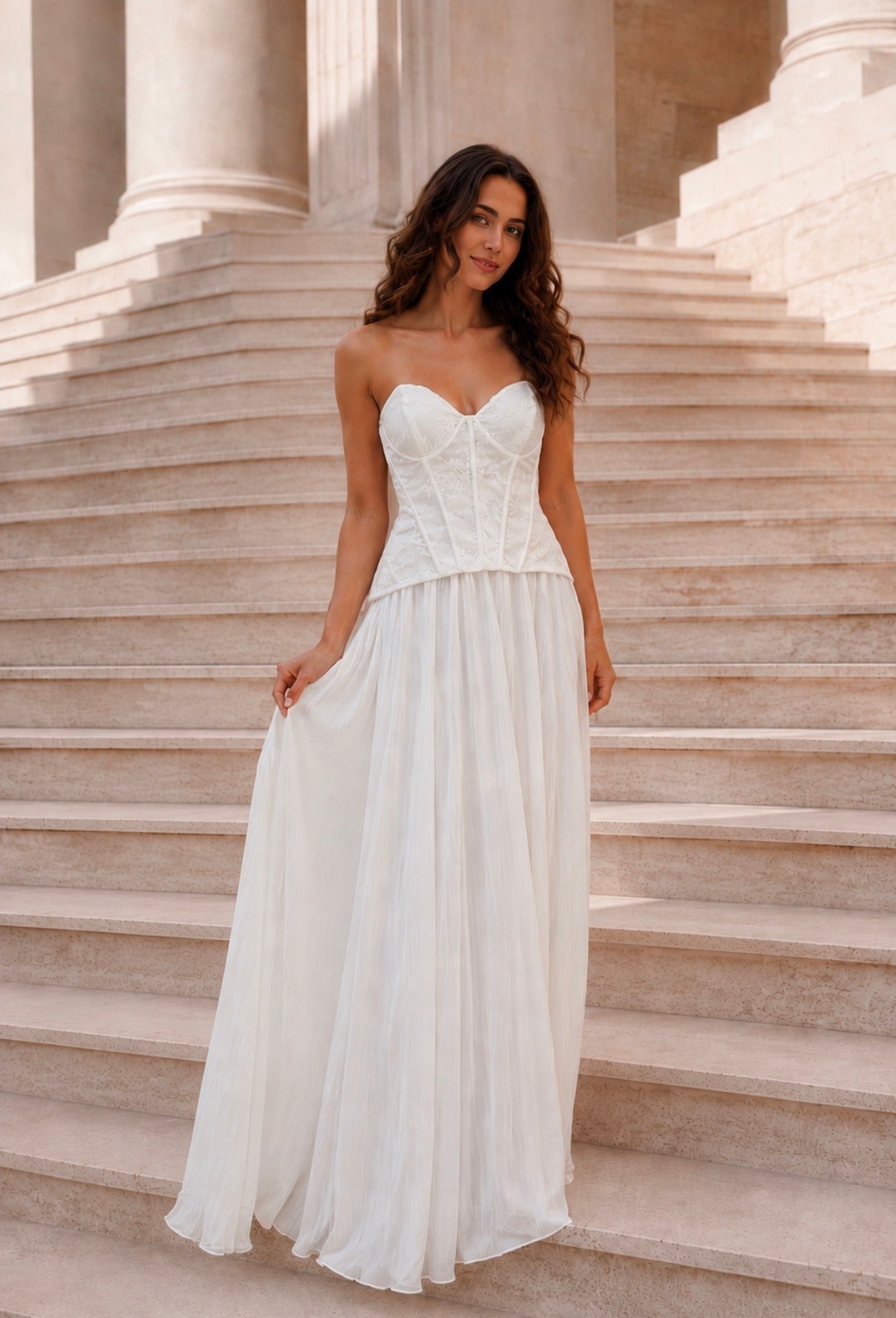 VESTIDO BRANCO COM CORPET BRILHANTE