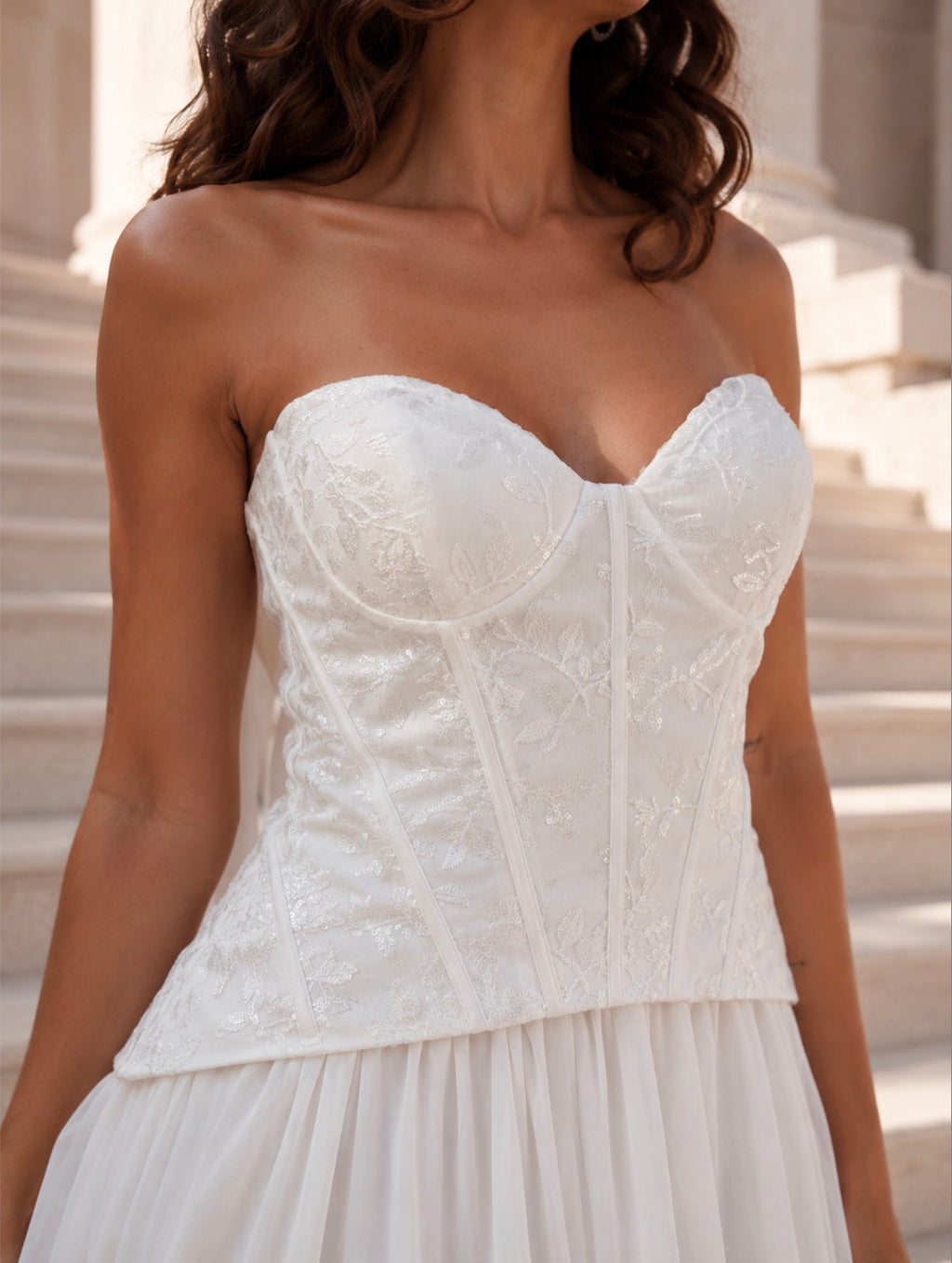 VESTIDO BRANCO COM CORPET BRILHANTE
