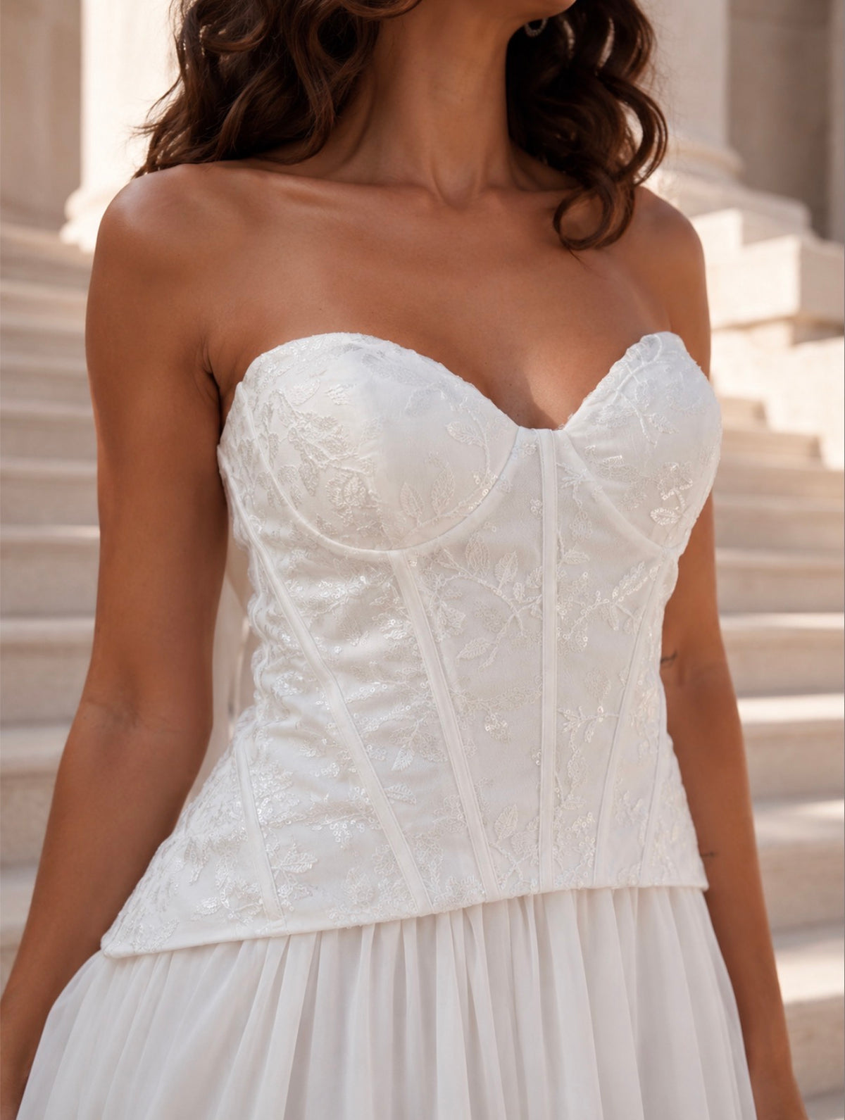 VESTIDO BRANCO COM CORPET BRILHANTE