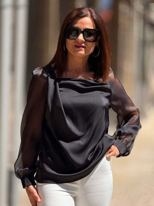 Blusa pérola e transparência