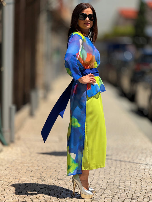 Conjunto vestido com capa