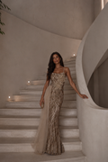 VESTIDO LONGO COM BRILHO DOURADO