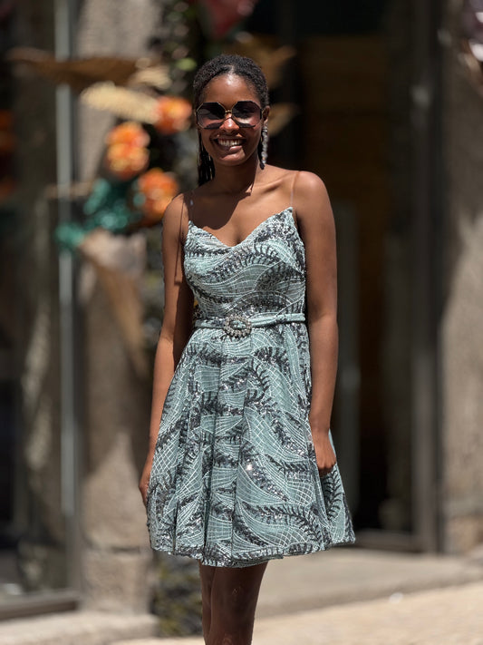 Vestido tecido texturado com cinto