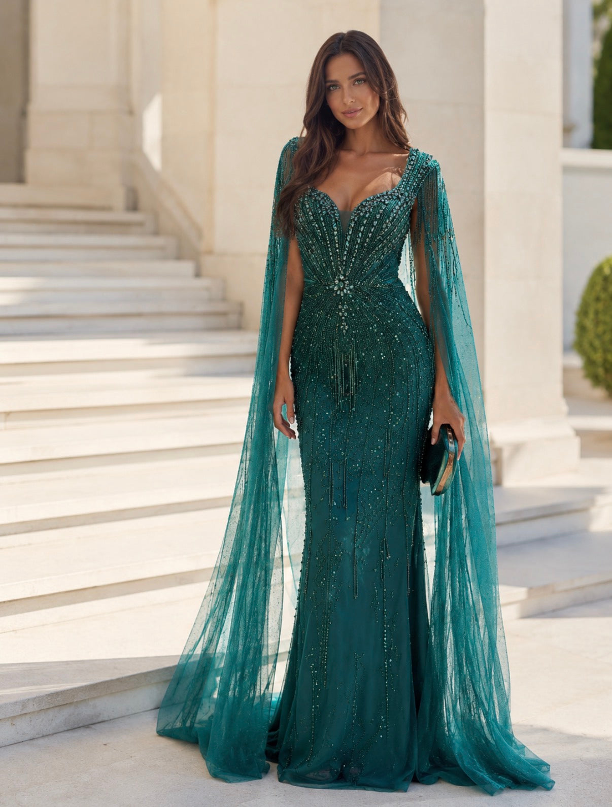 VESTIDO VERDE COM CAPA
