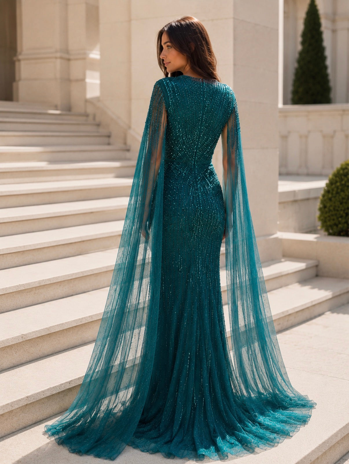 VESTIDO VERDE COM CAPA
